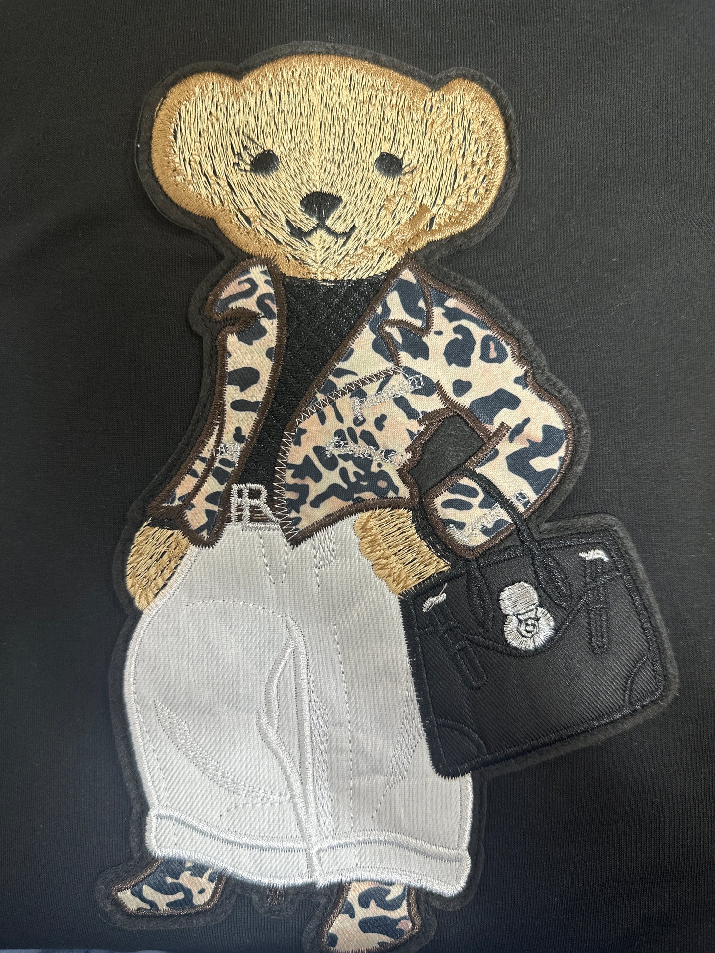 سويت شيرت أنيق بتصميم دب عصري Stylish Sweatshirt with Trendy Bear Design (4 colours)