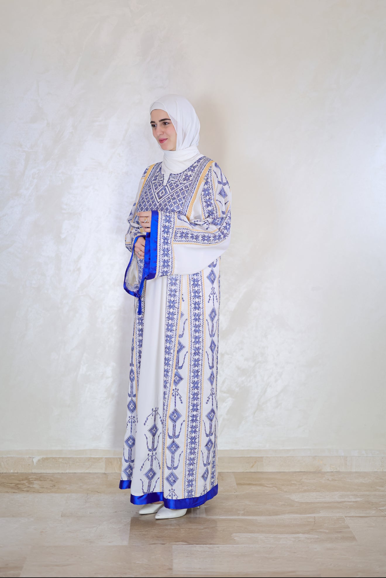 ثوب المرجان الأزرق – Thobe Al Marjan Al Azraq