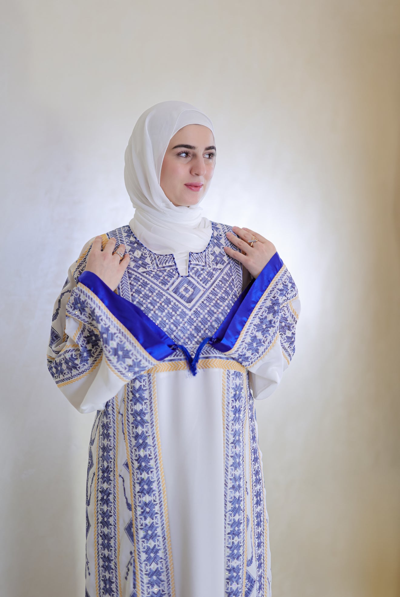 ثوب المرجان الأزرق – Thobe Al Marjan Al Azraq