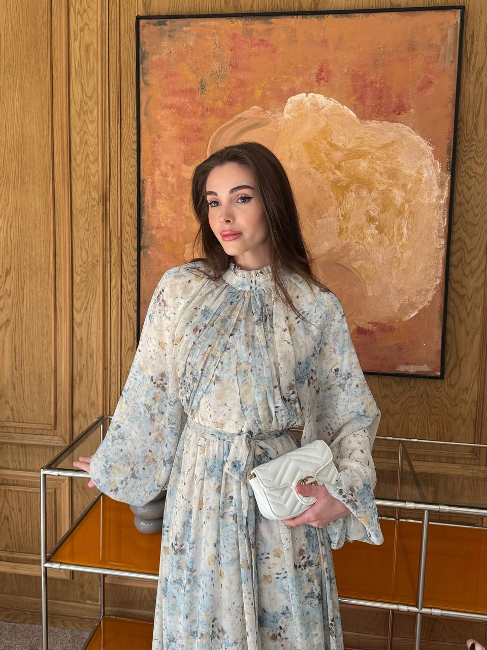 فستان بطبعة بأكمام واسعة وياقة مزمومة – Floral Printed Dress with Wide Sleeves & Gathered Neckline (padded-مبطن)