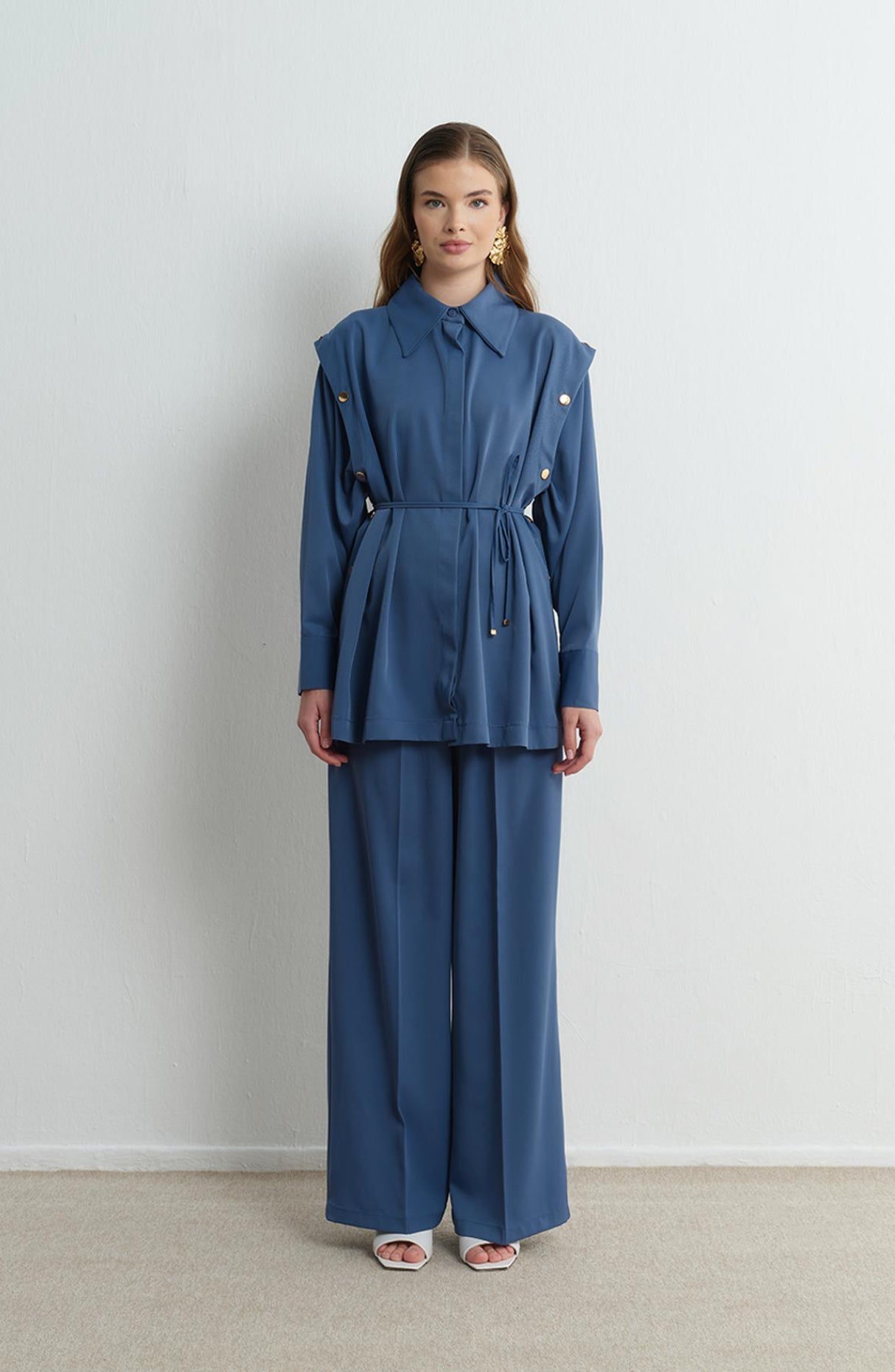 Elegant Royal Blue Co-Ord Set with Buttoned Vest and Belted Shirt طقم أنيق مكون من قطعتين باللون الرويال بلو مع فيست بأزرار وقميص بحزام اختياري