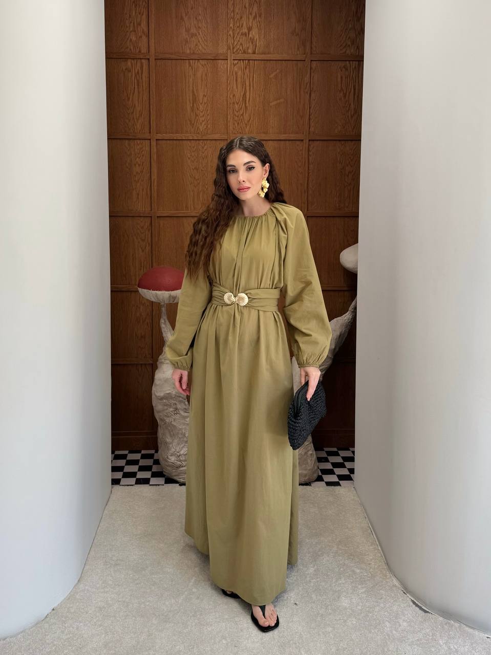فستان طويل بحزام معدني – Maxi Dress with (extra over sized) Gold Buckle Belt