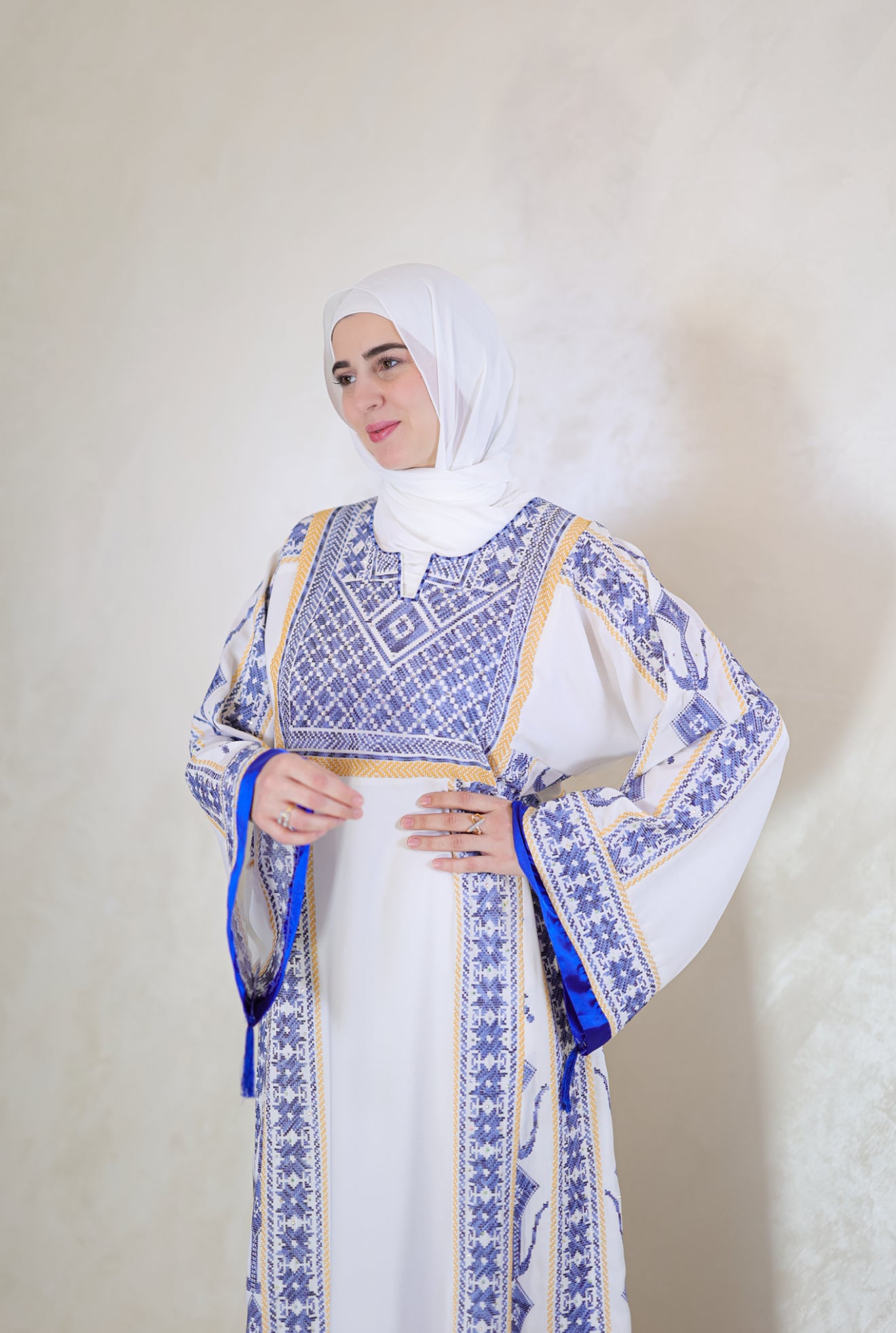 ثوب المرجان الأزرق – Thobe Al Marjan Al Azraq