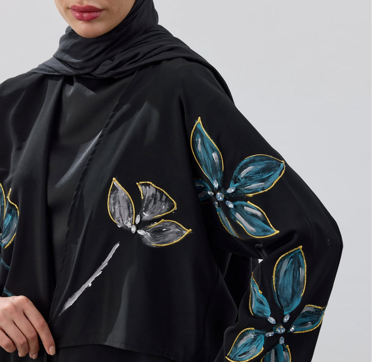 Hand-Painted Floral Abaya with Cropped Cape عباية مزينة برسومات يدوية للأزهار مع كاب قصير