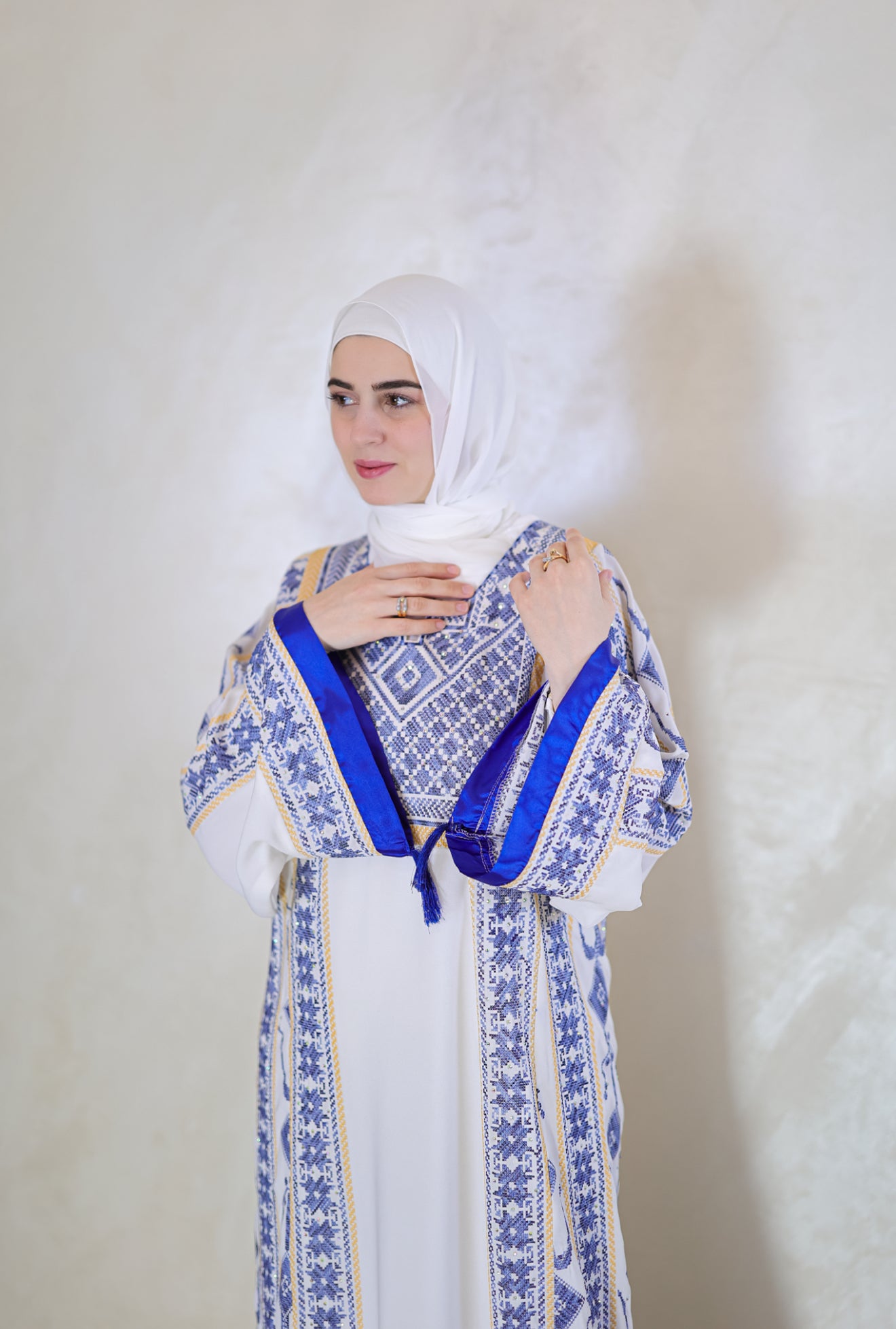 ثوب المرجان الأزرق – Thobe Al Marjan Al Azraq
