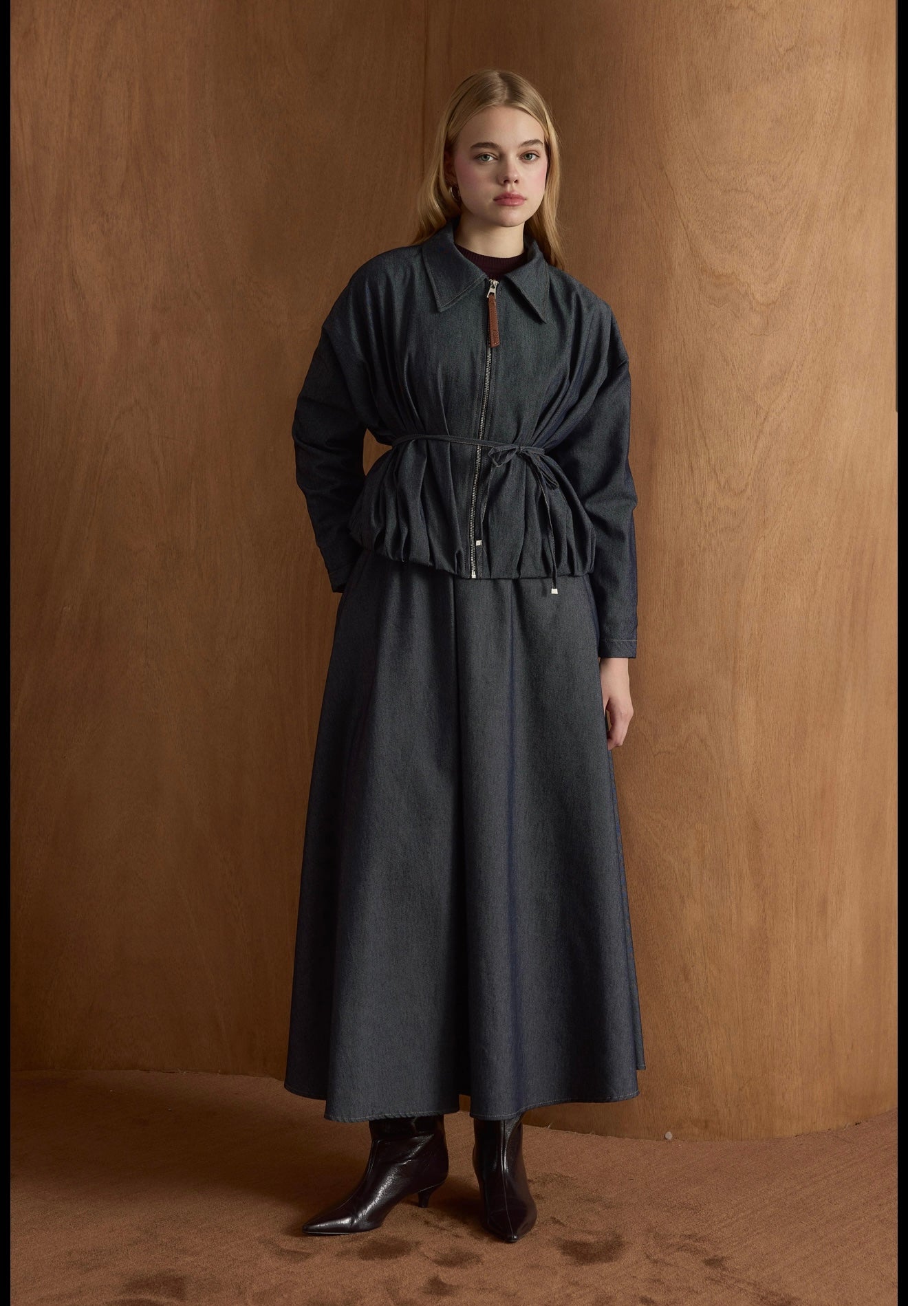 طقم جينز عصري مكوّن من ٣ قطع (تنّورة، جاكيت، وحزام) – Modern Denim Set (Skirt, Jacket & Belt) Padded