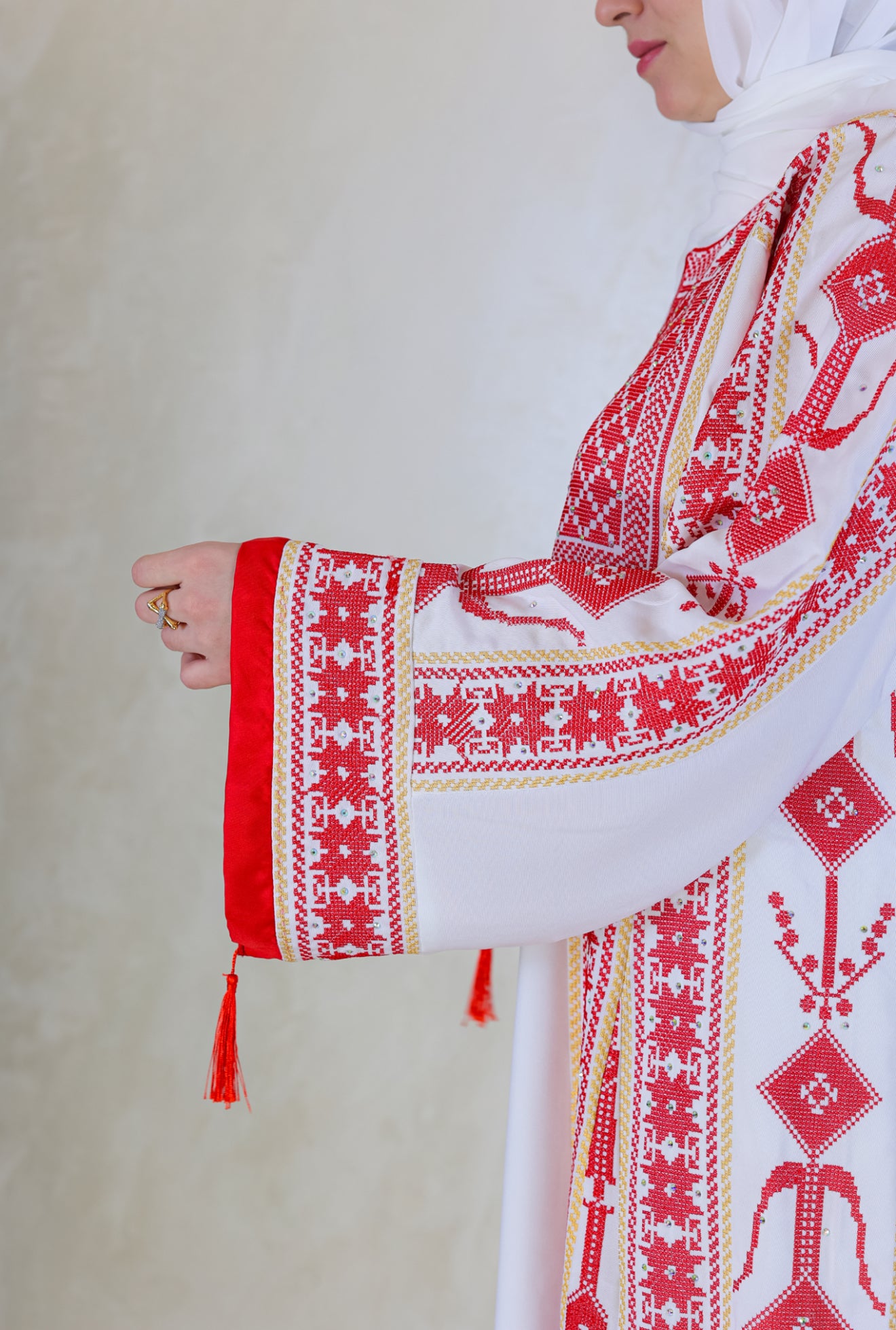 ثوب الوردة – Thobe Al Wardah
