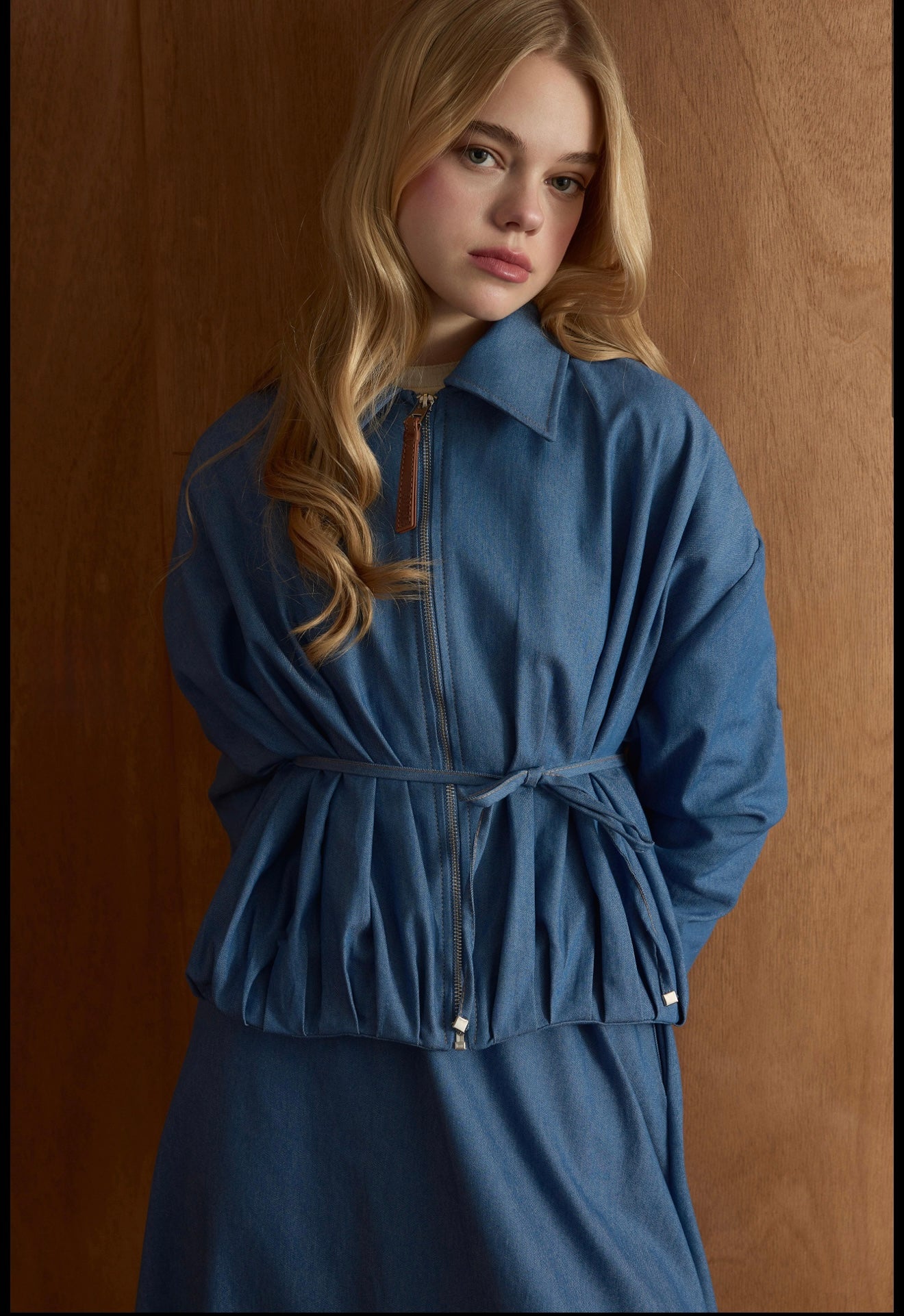 طقم جينز عصري مكوّن من ٣ قطع (تنّورة، جاكيت، وحزام) – Modern Denim Set (Skirt, Jacket & Belt) Padded