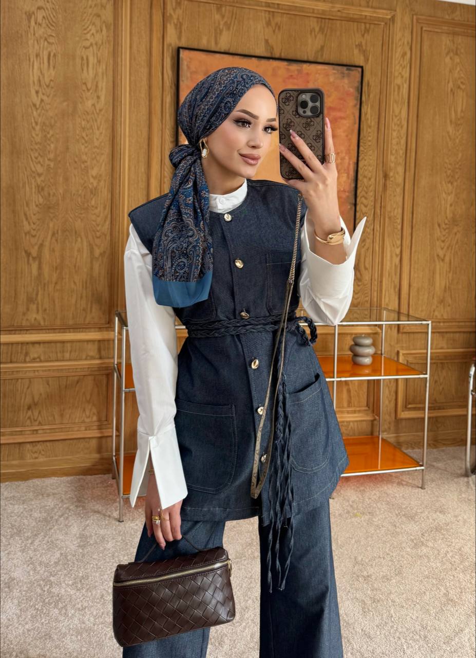 The Signature Denim Set with a Braided Belt | طقم الجينز المميز مع حزام جدولة