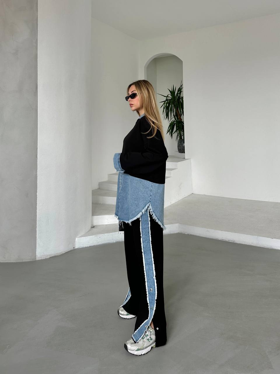 طقم كاجوال بدمج قطن ودنيم مع شريط جانبي وأزرار – Casual Cotton-Denim Set with Side Panel & Button Details (2 Colours)
