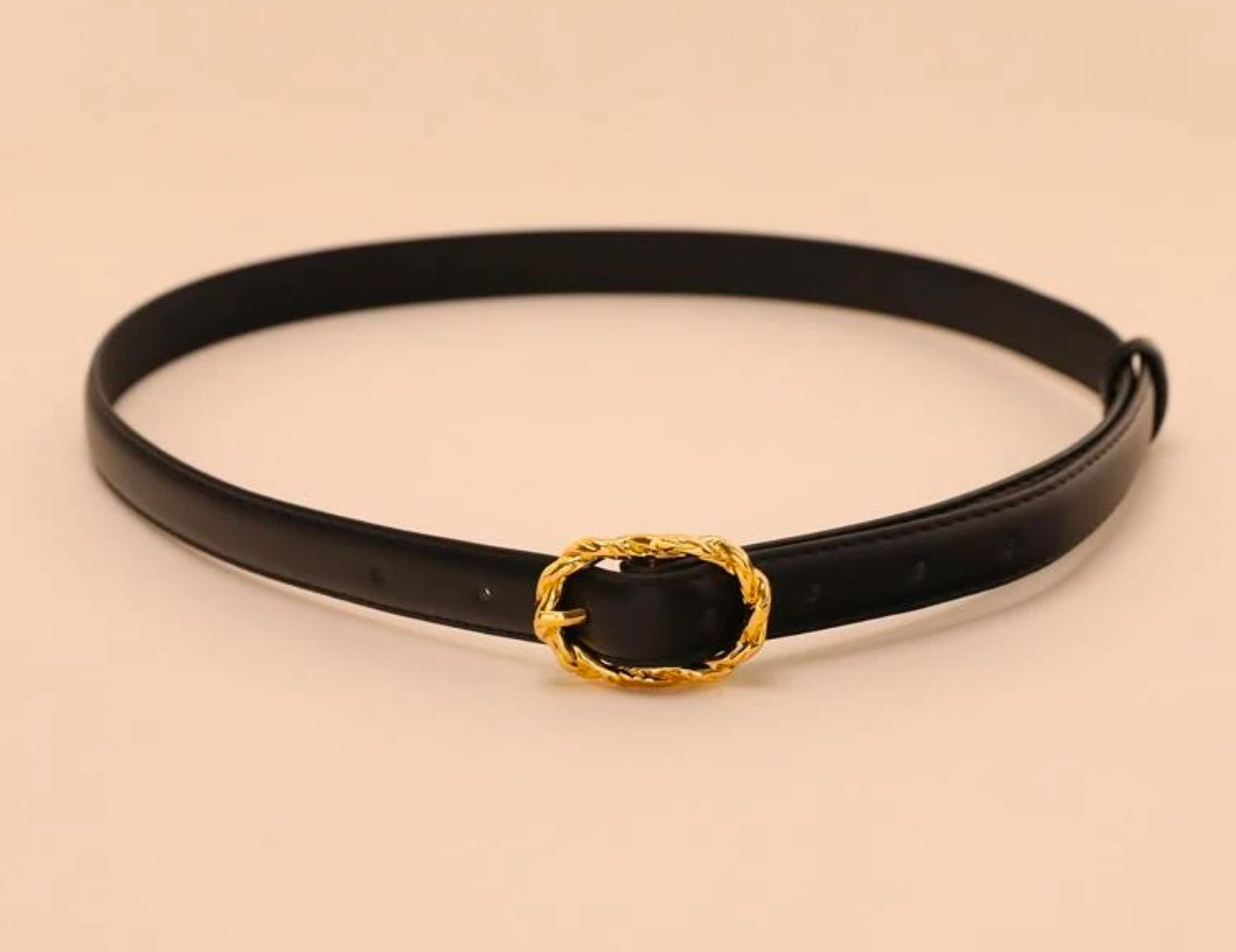 Elegant Black Leather Belt with Gold Textured Buckle – Classic and Stylish