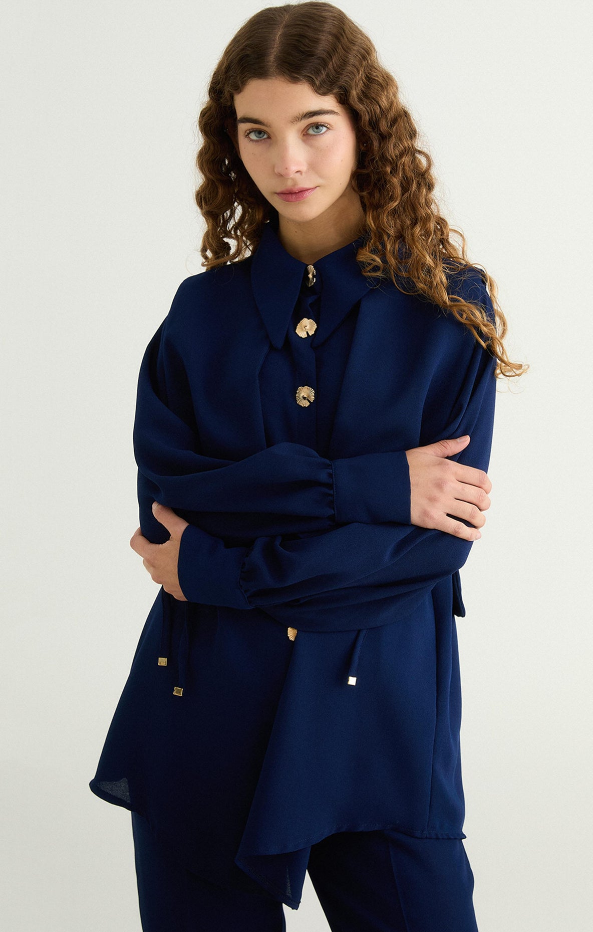 Elegant Navy Co-Ord Set with Vest and Button-Up Shirt طقم أنيق مكون من قطعتين بلون كحلي فاتح مع فيست وقميص بأزرار