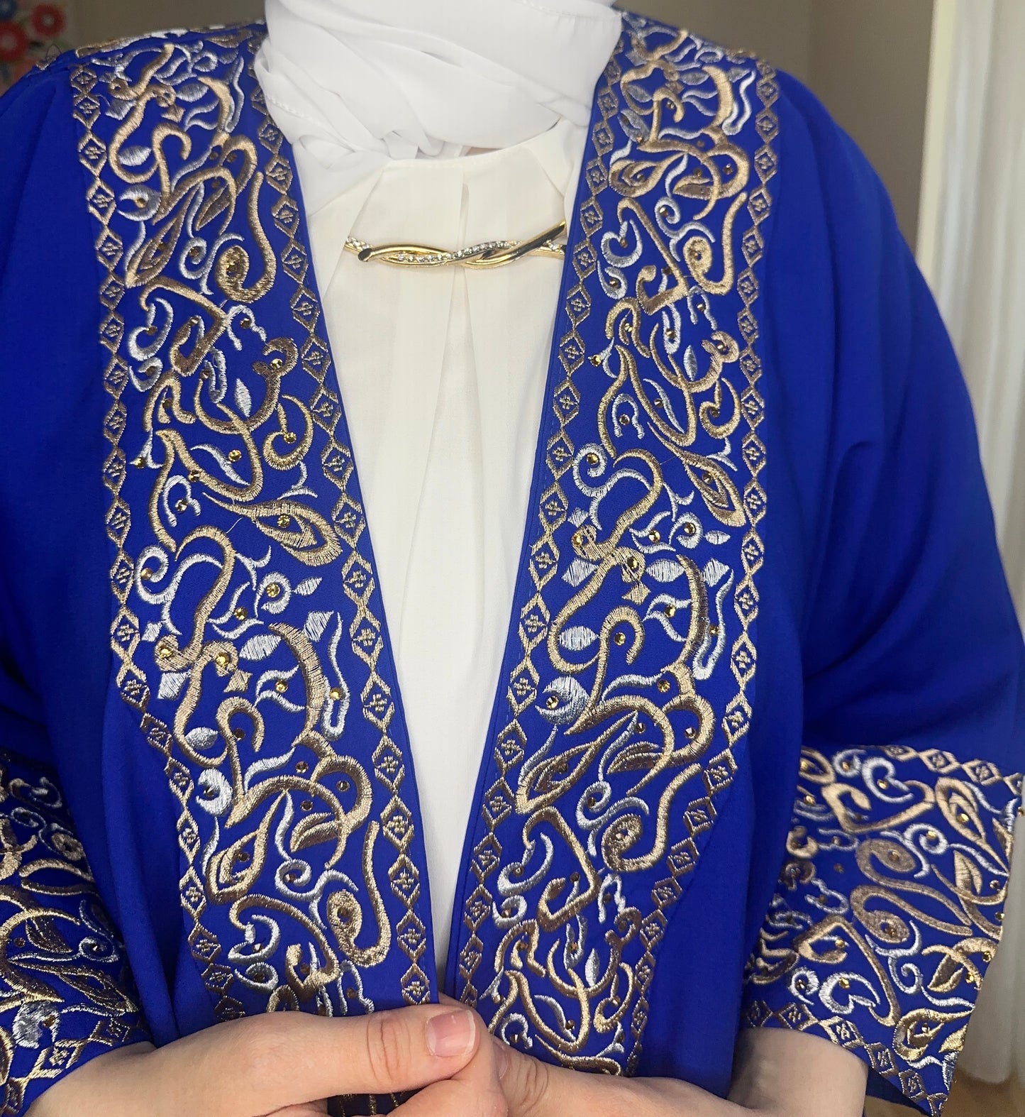 عباءة العيد ، بالخطوط والأحرف العربية (خط كامل) بكل حب وفخر✨ (٨ ألوان)