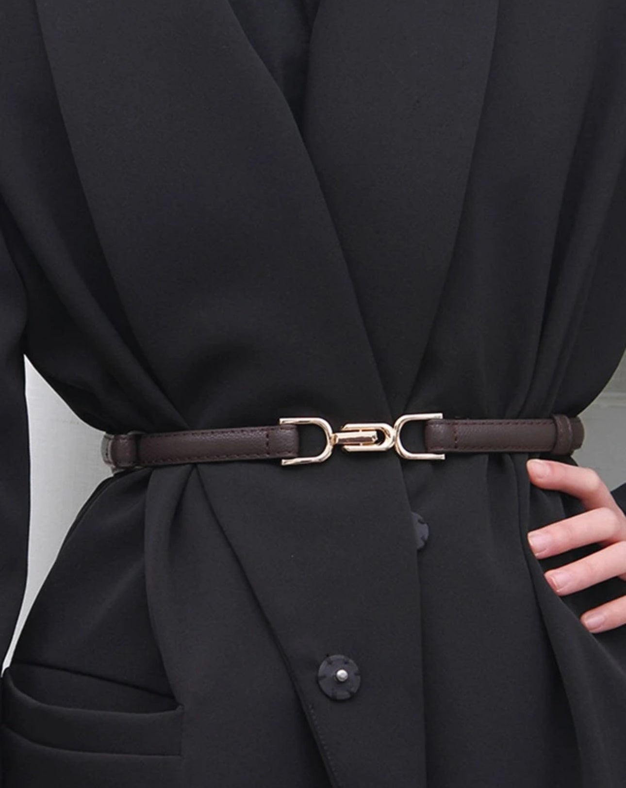 حزام جلدي بني أنيق مع قفل معدني ذهبي Elegant Brown Leather Belt with Gold Metal Buckle