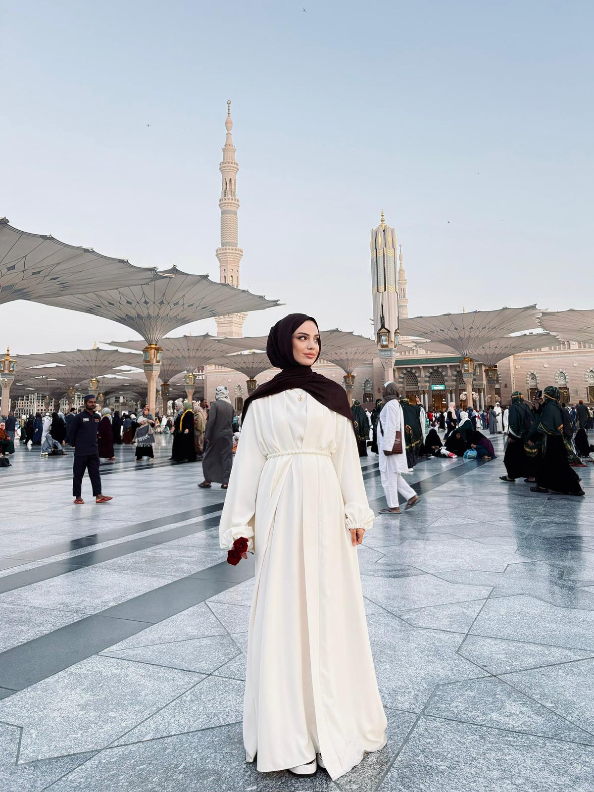 عباءة النقاء - The Purity Abaya
(3pcs)(3 ألوان Colours)