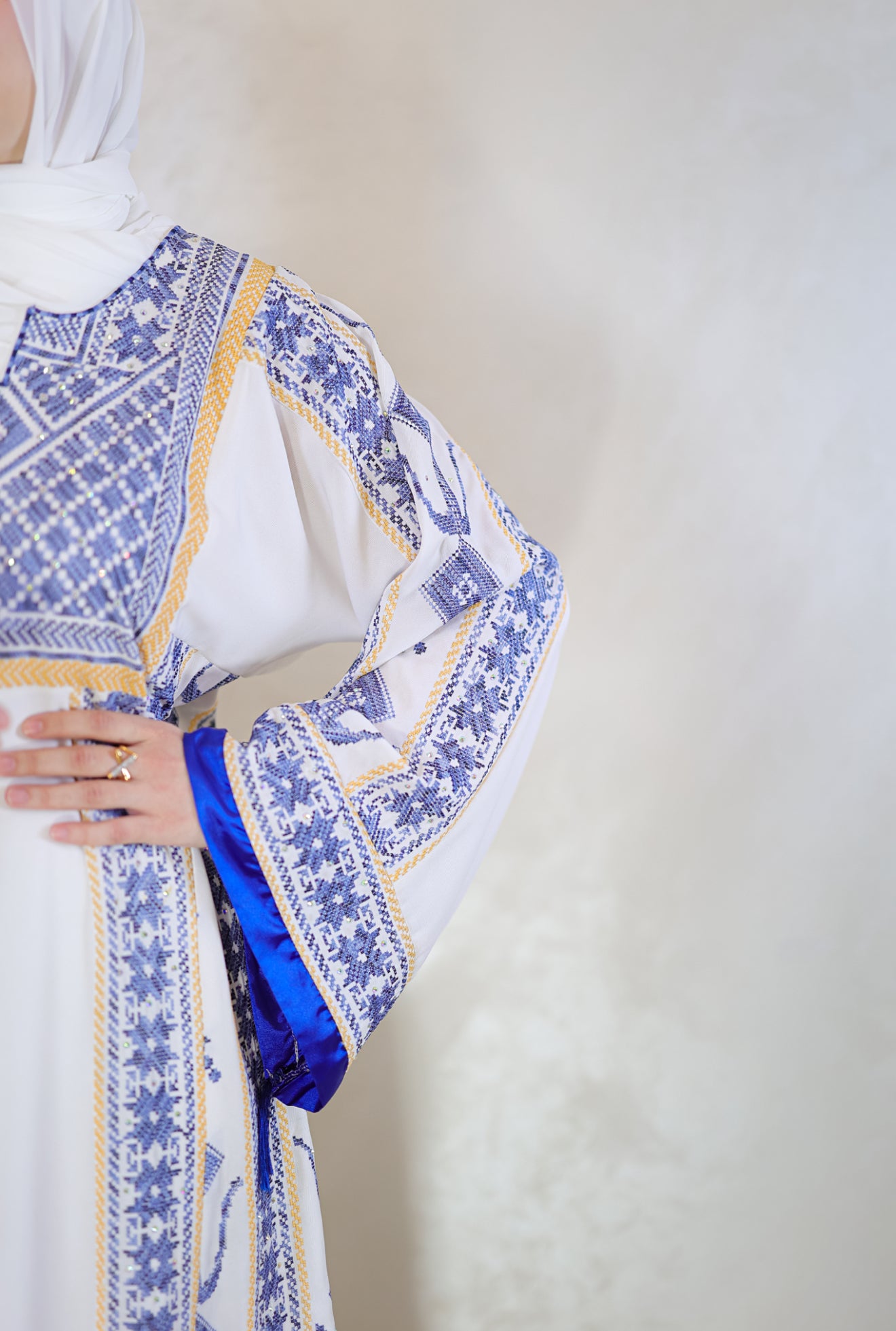 ثوب المرجان الأزرق – Thobe Al Marjan Al Azraq