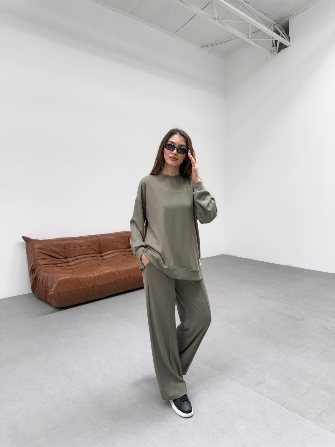إطلالة أنيقة بكاجوال مريح | Chic and Comfortable Casual Look (1 colour)