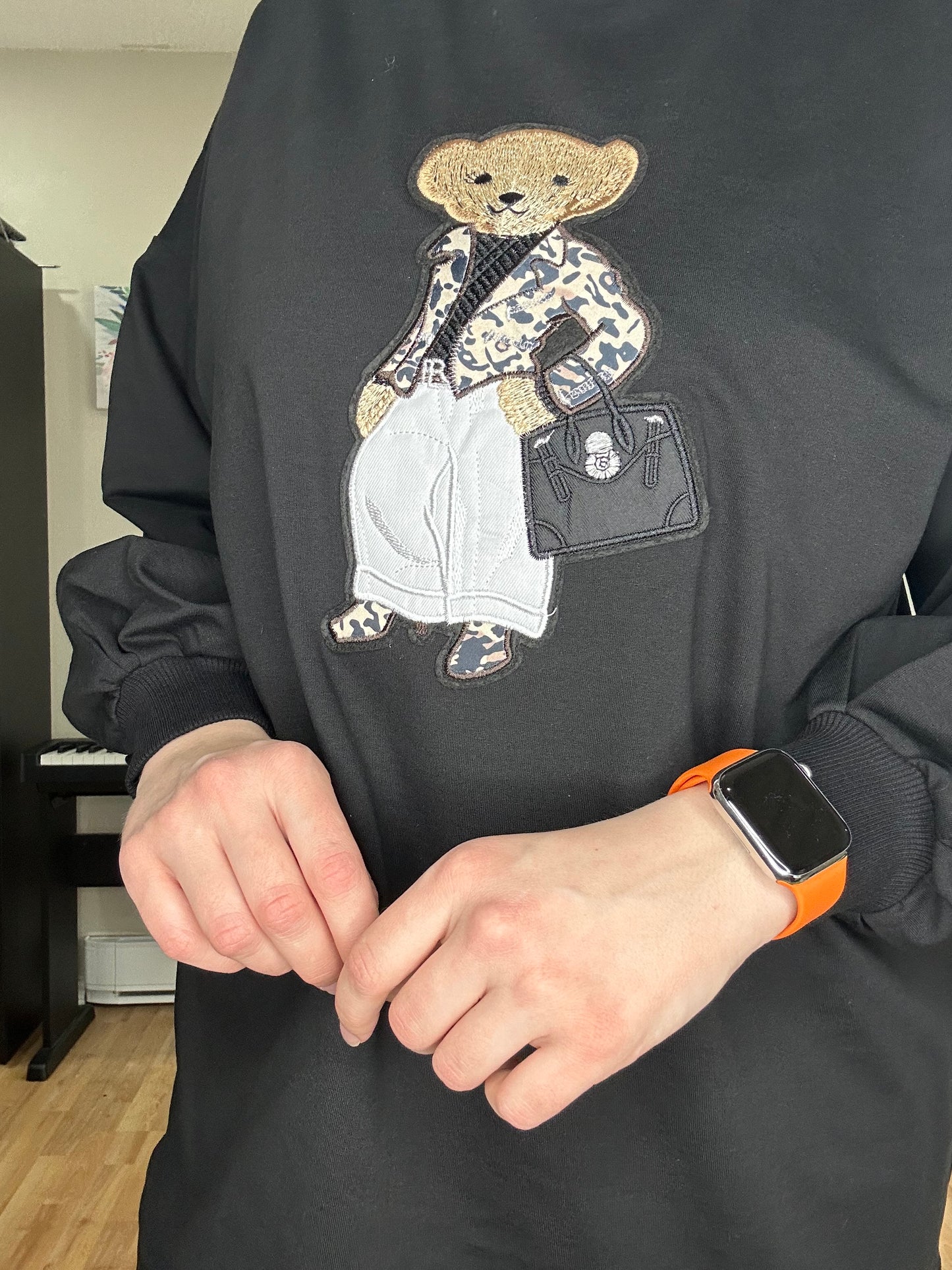 سويت شيرت أنيق بتصميم دب عصري Stylish Sweatshirt with Trendy Bear Design (4 colours)