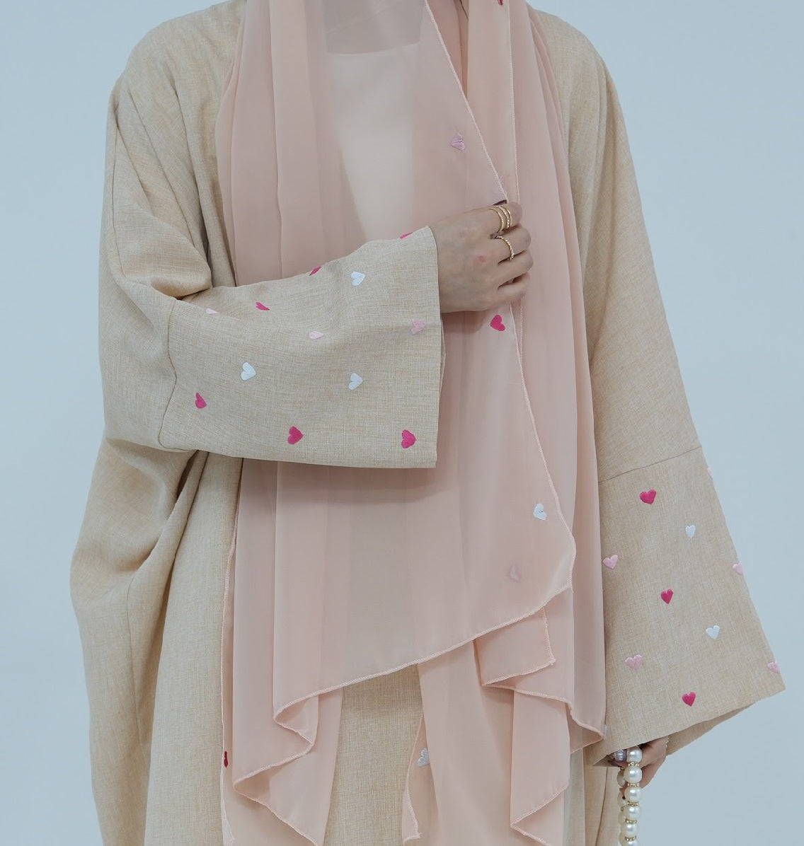 عباي ستايل فراشة مطرزة بالقلوب Butterfly-Style Abaya Embroidered with Hearts
