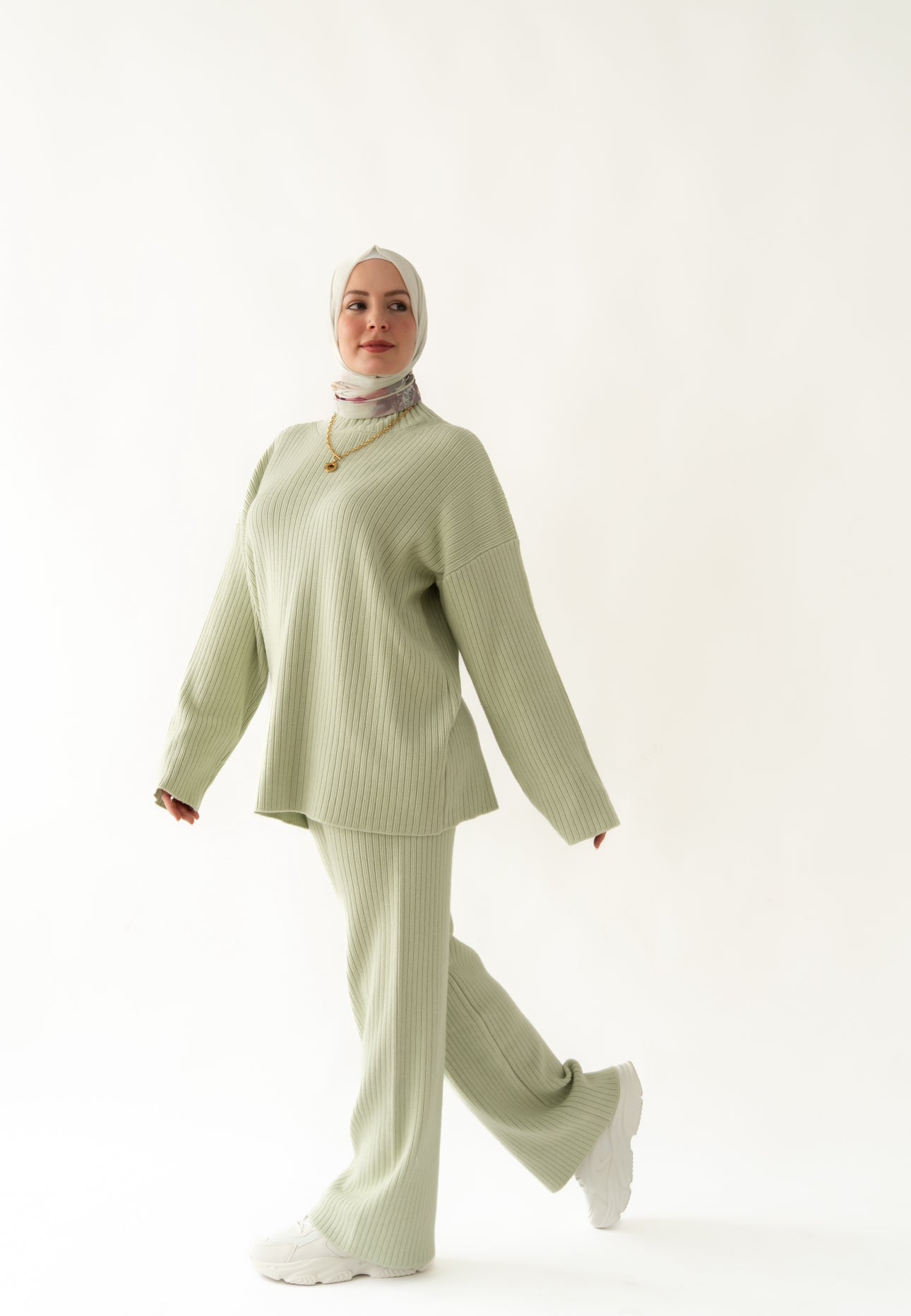 Refined Comfort Knitwear Set (Farah’s Collection) طقم كروشيه براحة وأناقة (مجموعة فرح)