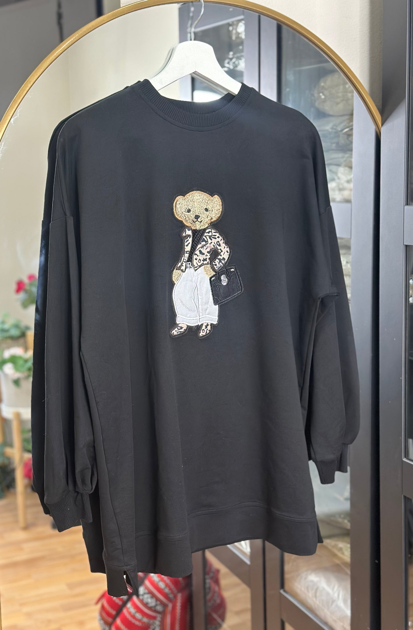 سويت شيرت أنيق بتصميم دب عصري Stylish Sweatshirt with Trendy Bear Design (4 colours)