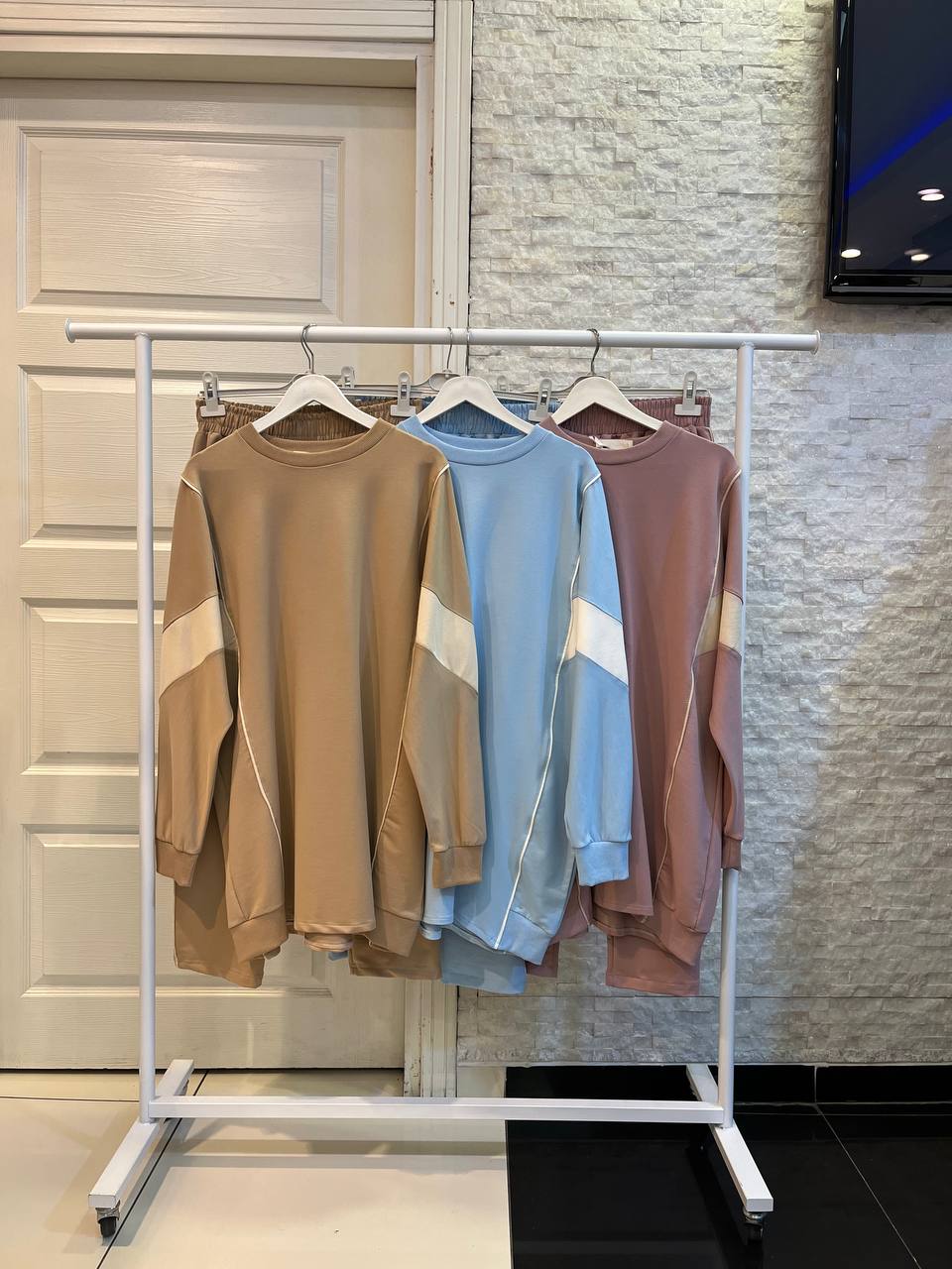 طقم رياضي أنيق يناسب الإطلالات اليومية Stylish Sports Set (5 colours)