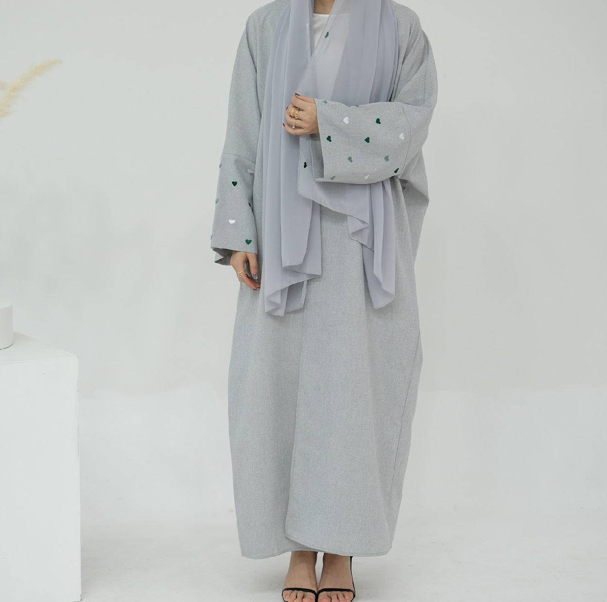 عباي ستايل فراشة مطرزة بالقلوب Butterfly-Style Abaya Embroidered with Hearts