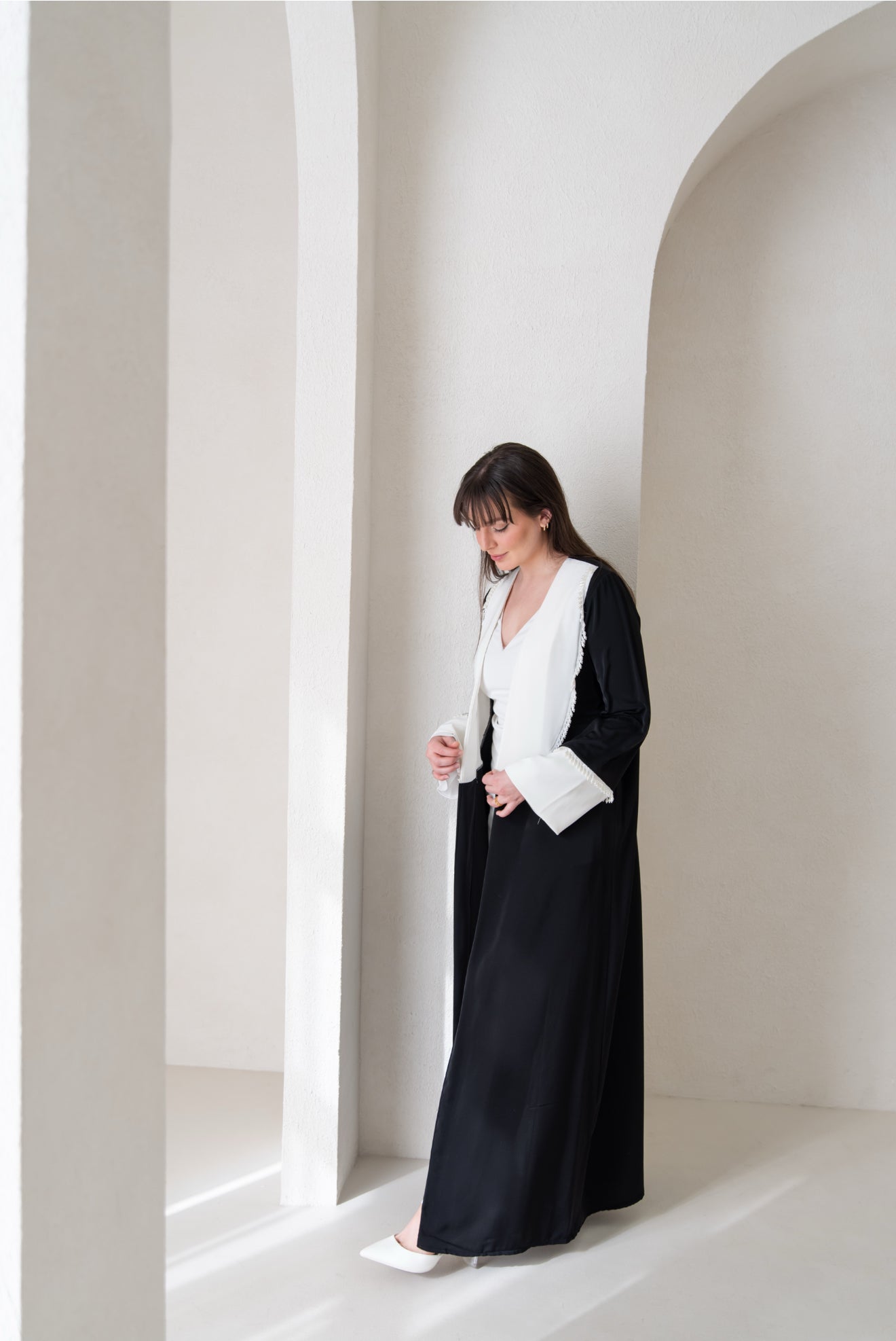 عباءة اللؤلؤ الأسود - The Black Pearl Abaya