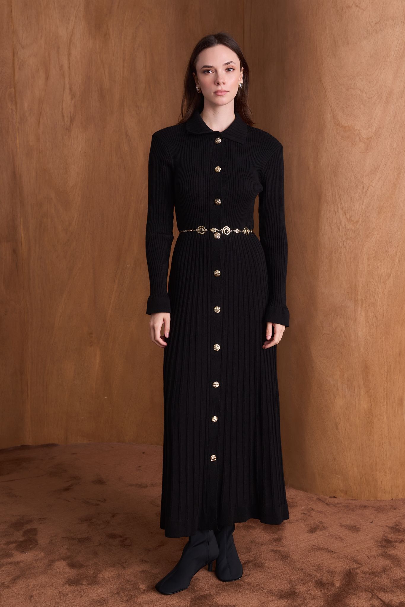 فستان صوفي بأزرار وحزام أنيق - Knitted Button-Down Dress with Elegant Belt