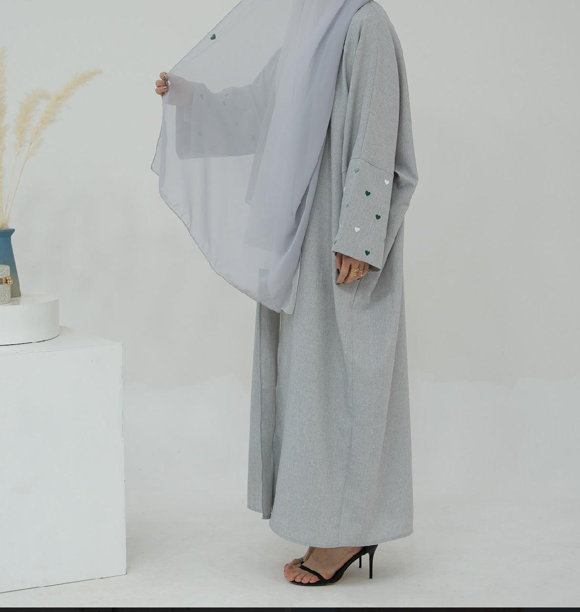 عباي ستايل فراشة مطرزة بالقلوب Butterfly-Style Abaya Embroidered with Hearts