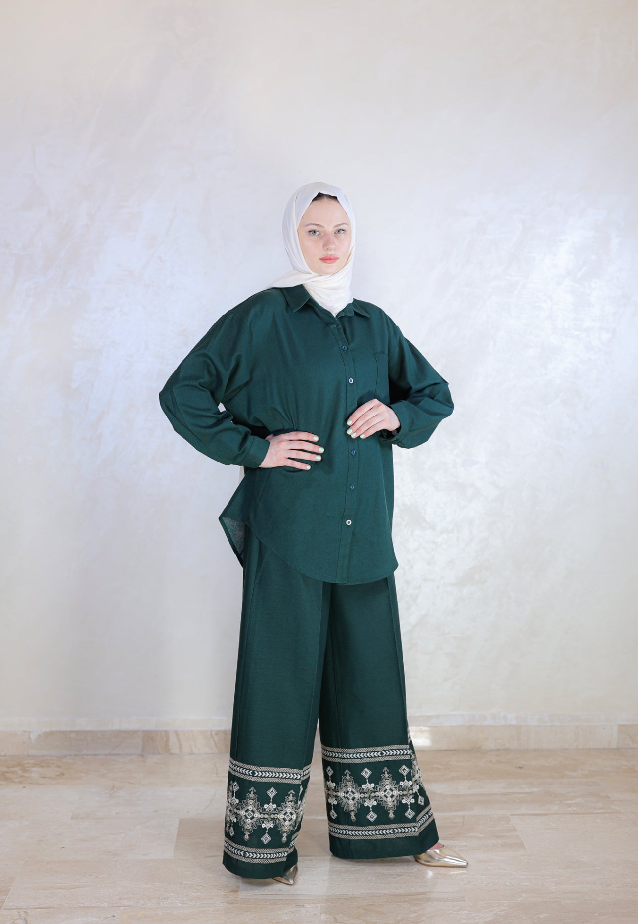 Two-Piece Embroidered Linen Outfit – Autumn طقم قطعتين مطرز (2 COLOURS)