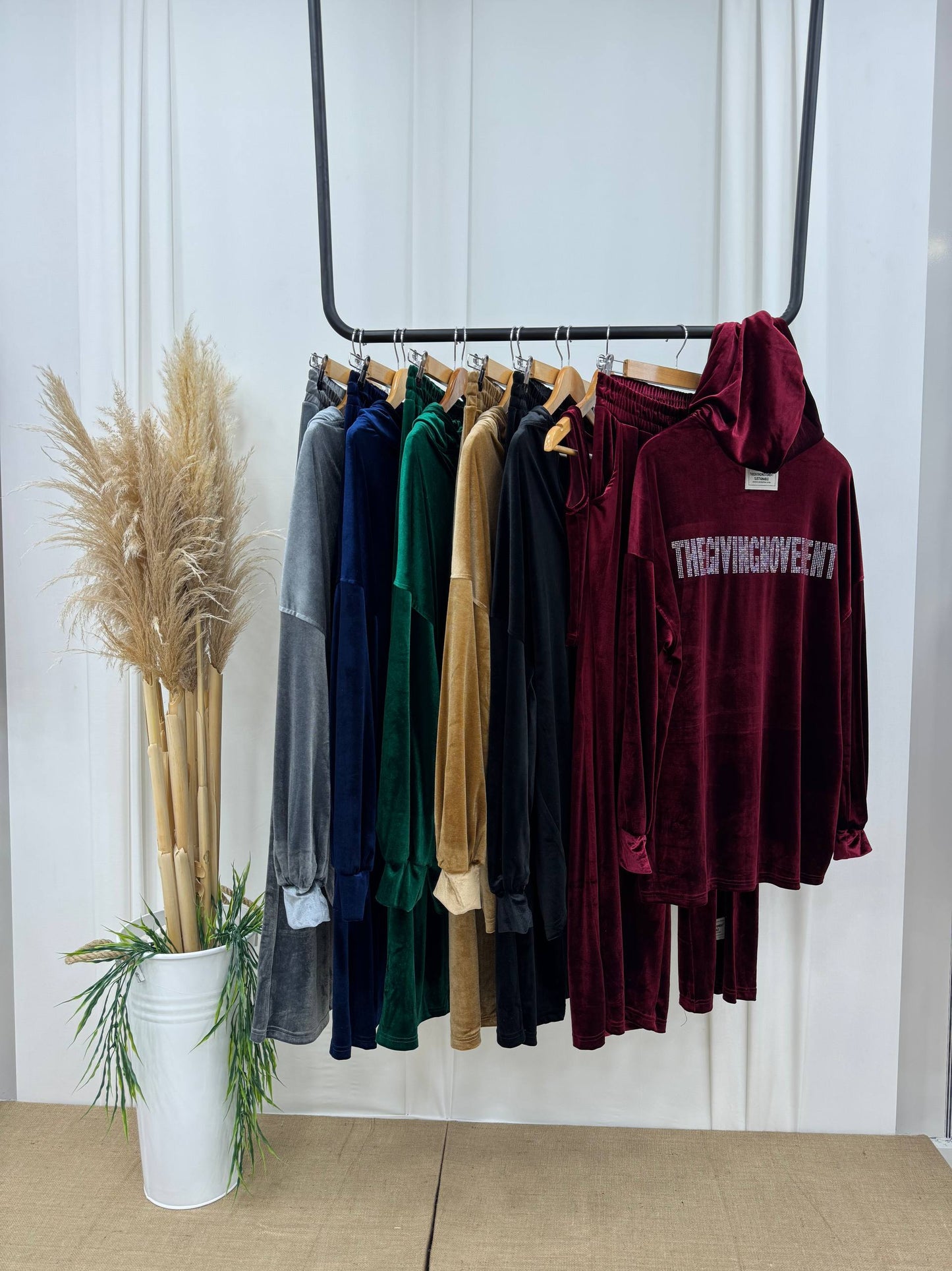 طقم مخملي أنيق وعملي من 3 قطع – Elegant & Practical 3-Piece Velvet