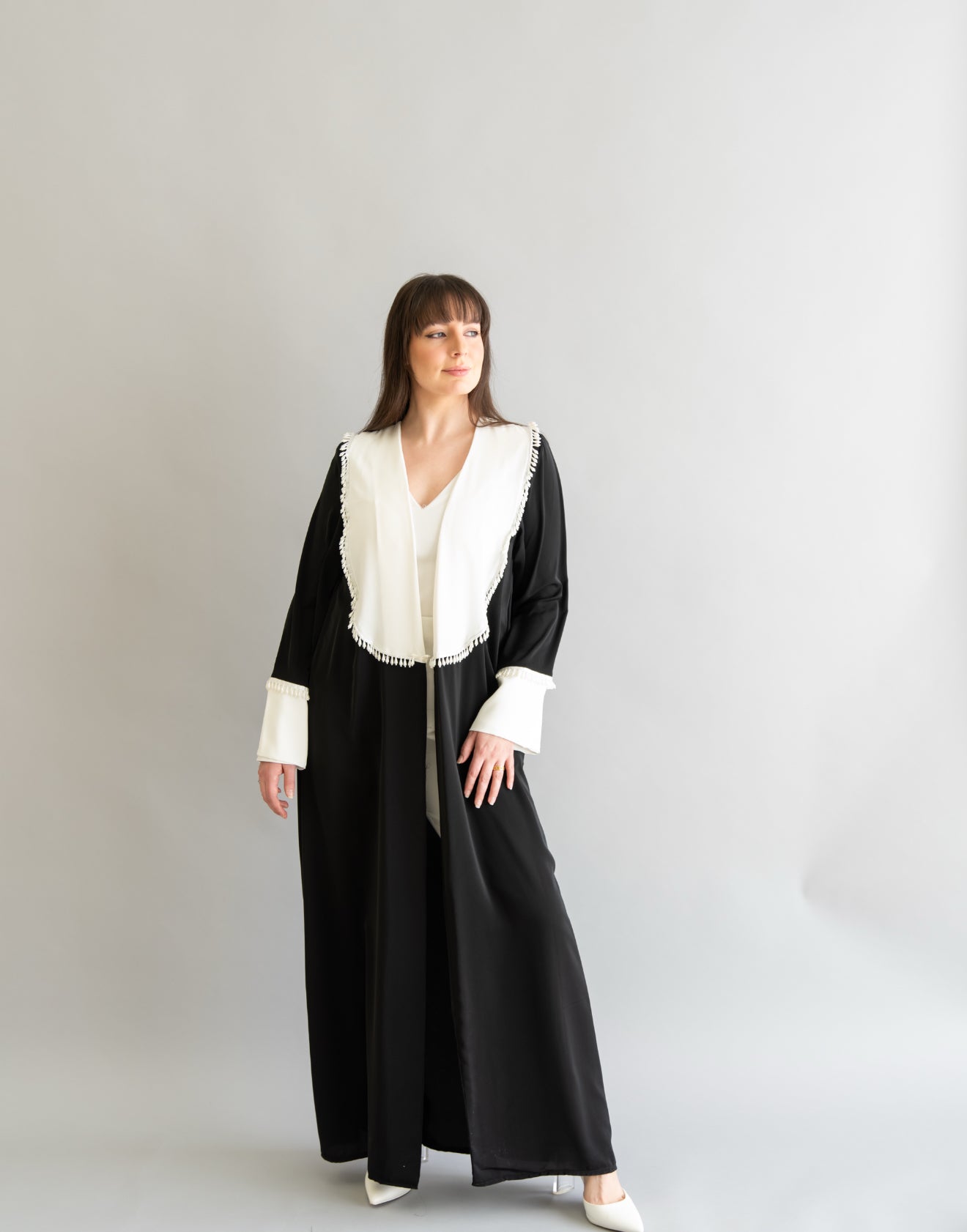 عباءة اللؤلؤ الأسود - The Black Pearl Abaya