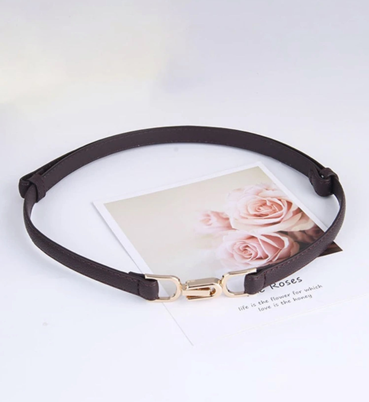 حزام جلدي بني أنيق مع قفل معدني ذهبي ‏ Elegant Brown Leather Belt with Gold Metal Buckle