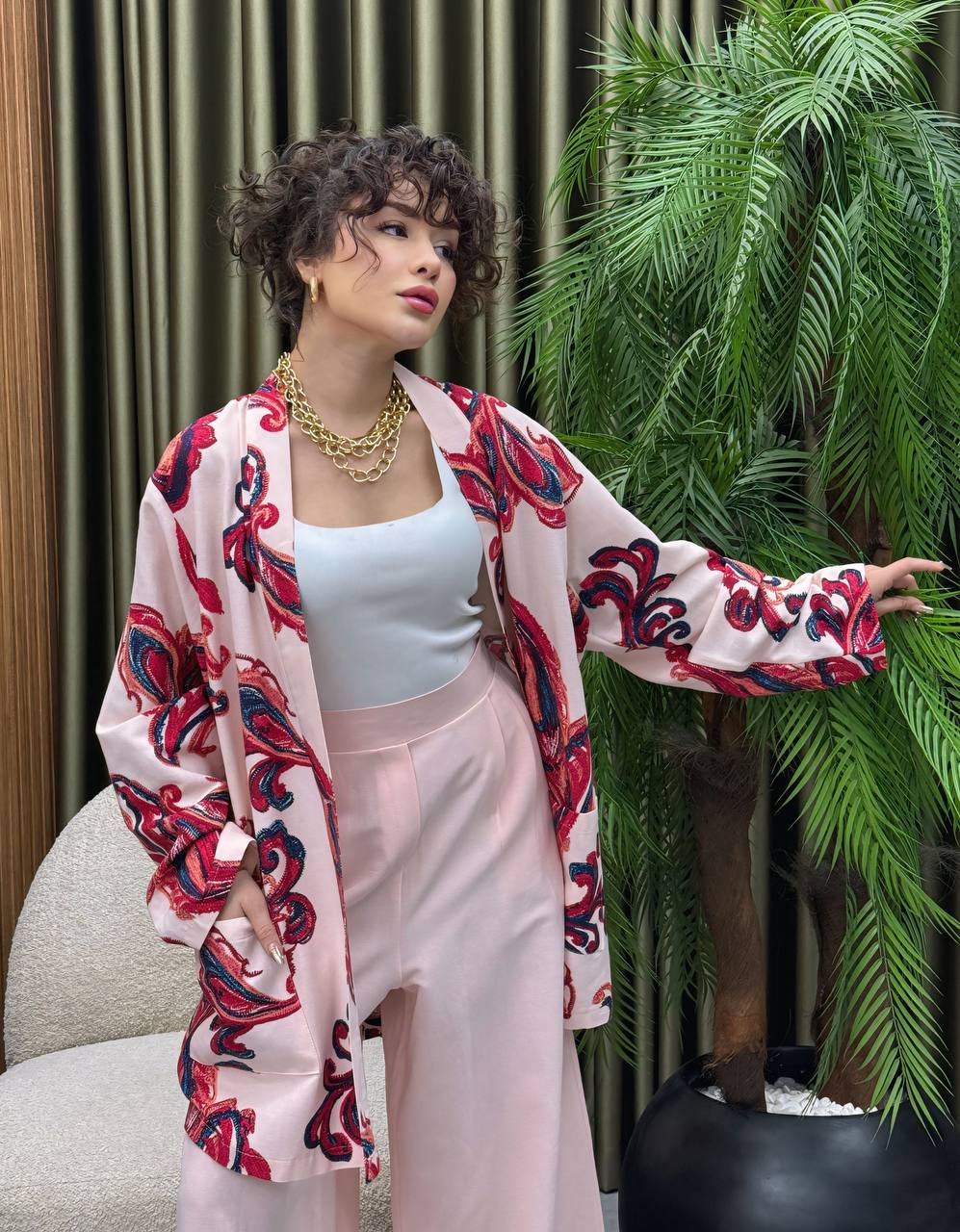 Floral Breeze - نسمة الزهور

A Two-Piece Kimono Set Full of Life - طقم كيمونو قطعتين كله حياة! (oversized)