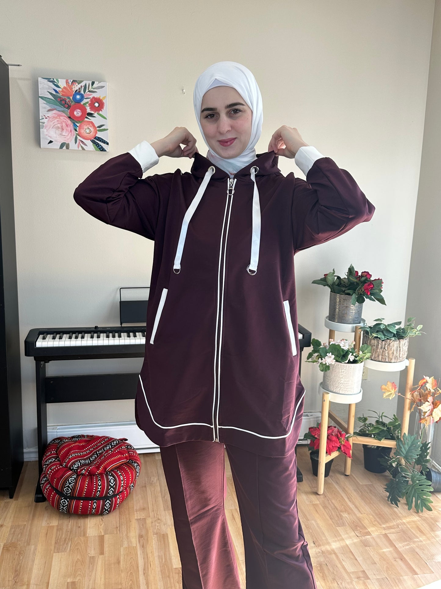 طقم رياضي كاجوال بلون خمري
Casual Women’s Sportswear Set in Maroon