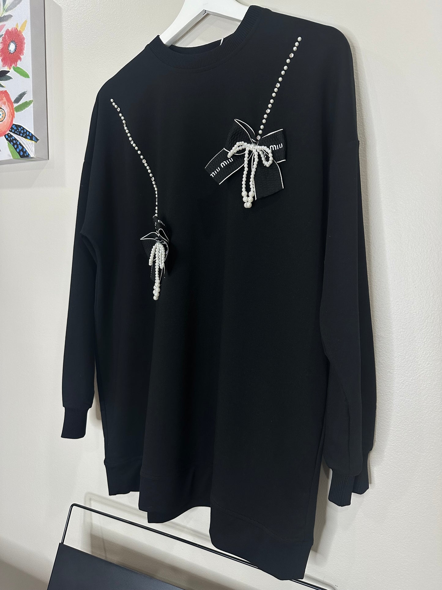 Sweatshirt with Pearl Details and Decorative Bows بلوزة بتفاصيل لؤلؤ وأربطة زخرفية