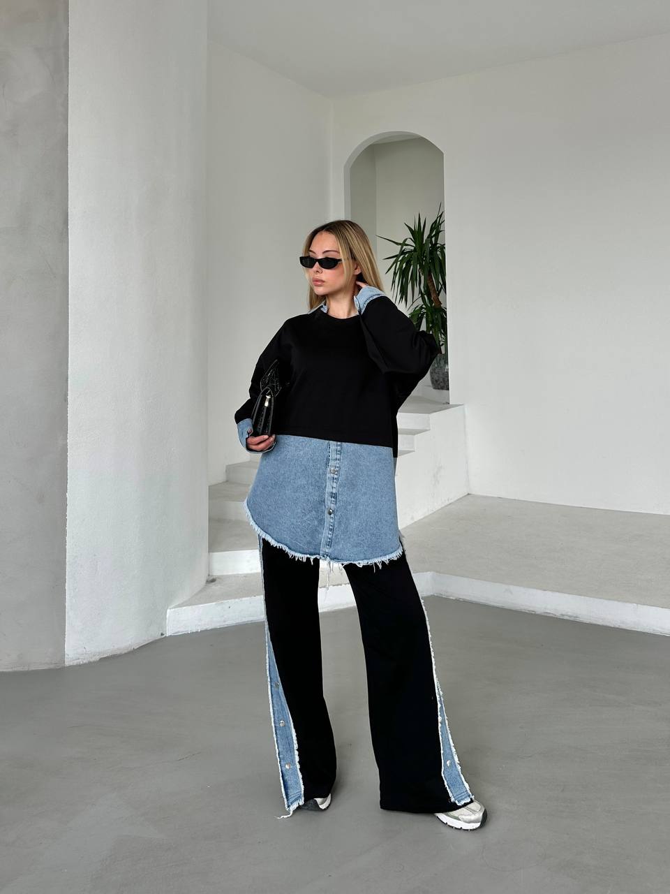طقم كاجوال بدمج قطن ودنيم مع شريط جانبي وأزرار – Casual Cotton-Denim Set with Side Panel & Button Details (2 Colours)