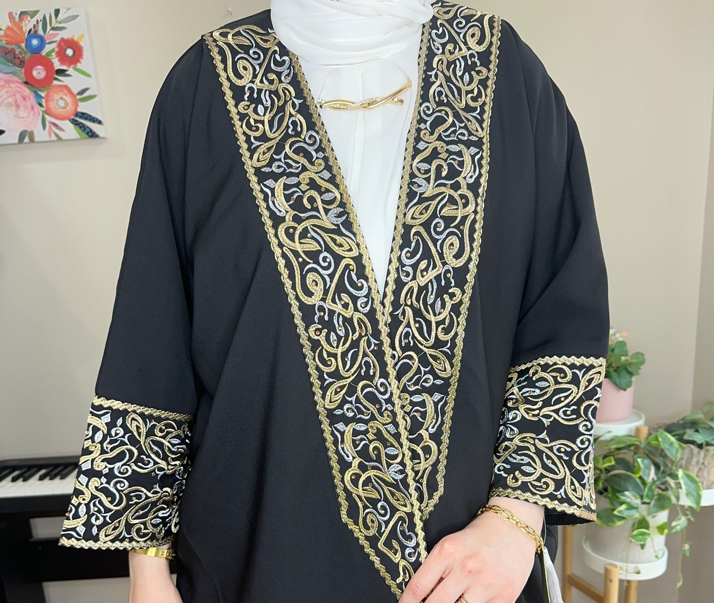 عباءة العيد ، بالخطوط والأحرف العربية (نصف خط) بكل حب وفخر✨ (٨ ألوان)