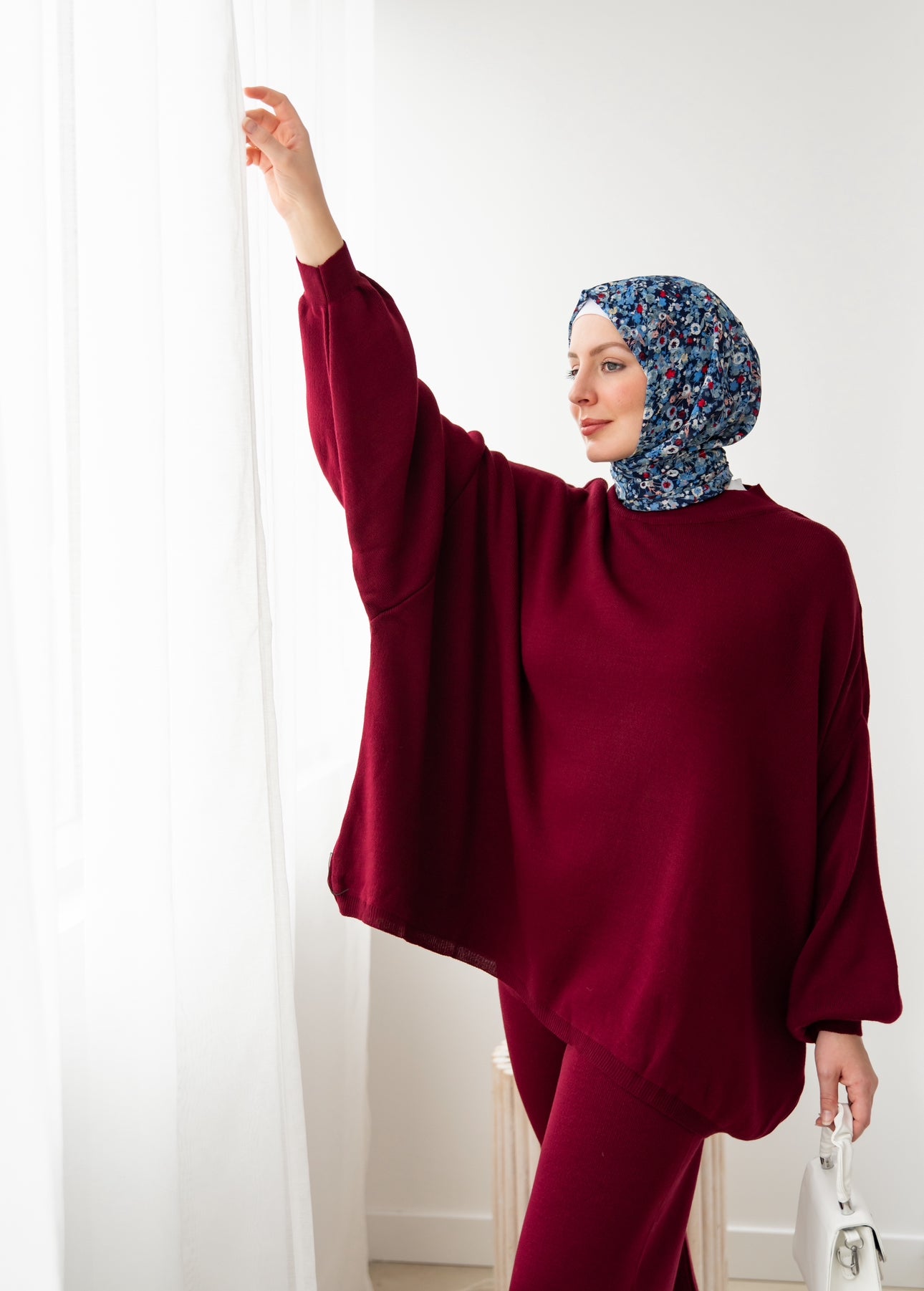 Stylish Two-Piece Burgundy Knit Set
طقم كروشيه خمري أنيق