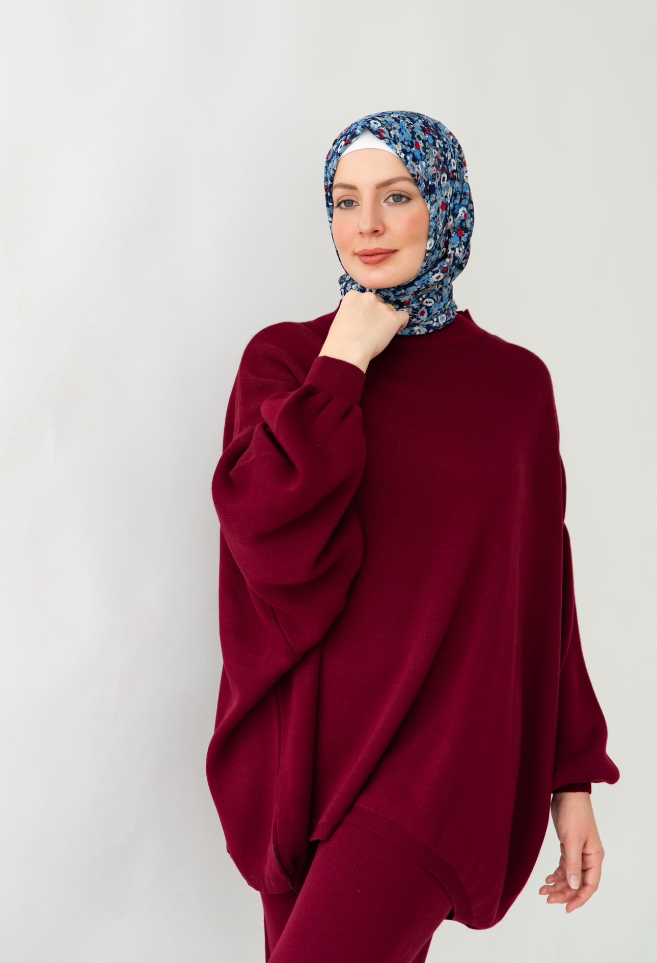 Stylish Two-Piece Burgundy Knit Set
طقم كروشيه خمري أنيق