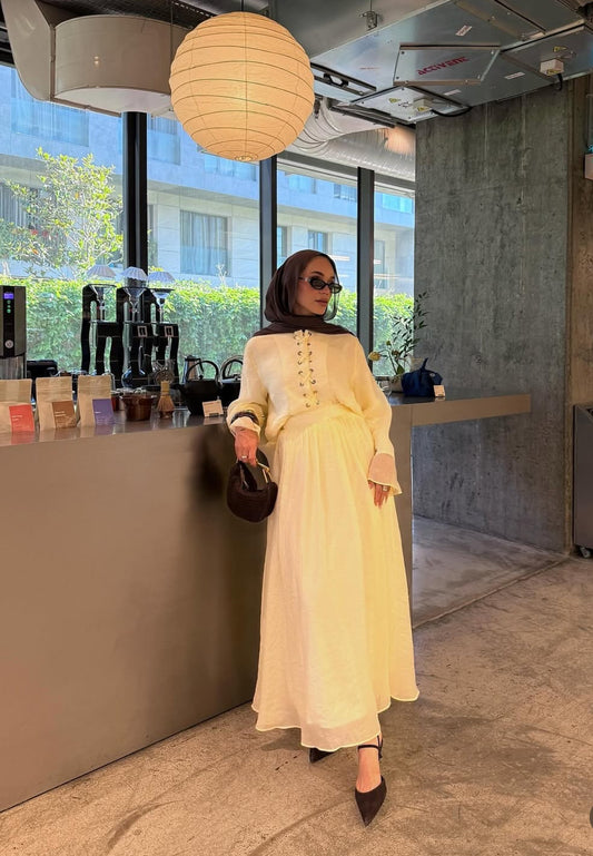 طقم تنورة بأزرار زخرفية وأكمام واسعة – Skirt Set with Decorative Buttons & Wide Sleeves مبطن كامل