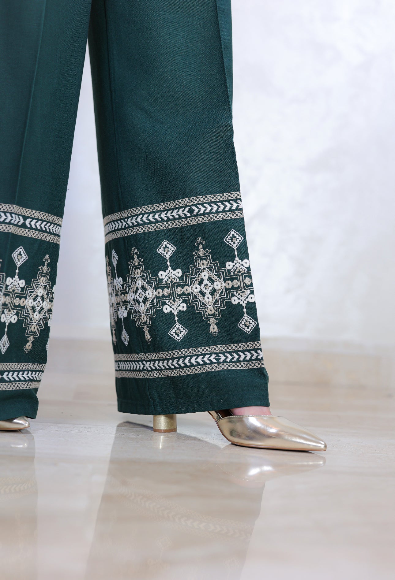 Two-Piece Embroidered Linen Outfit – Autumn طقم قطعتين مطرز (2 COLOURS)