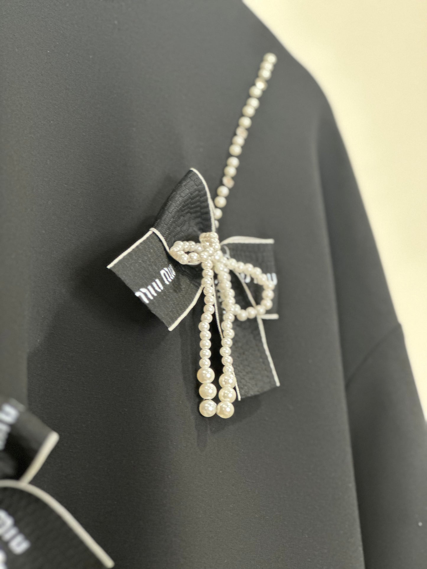 Sweatshirt with Pearl Details and Decorative Bows بلوزة بتفاصيل لؤلؤ وأربطة زخرفية