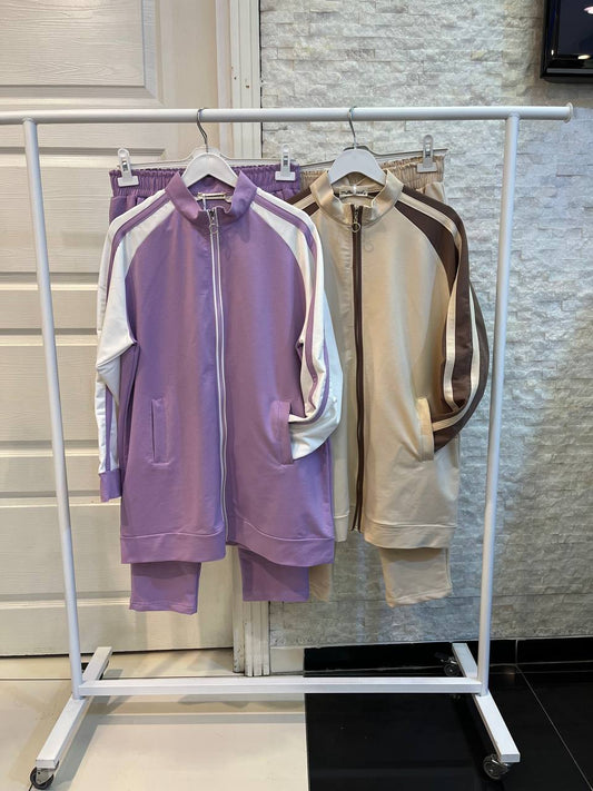 Stylish Tracksuit With Striped Sleeves بدلة رياضية أنيقة مع أكمام مخططة