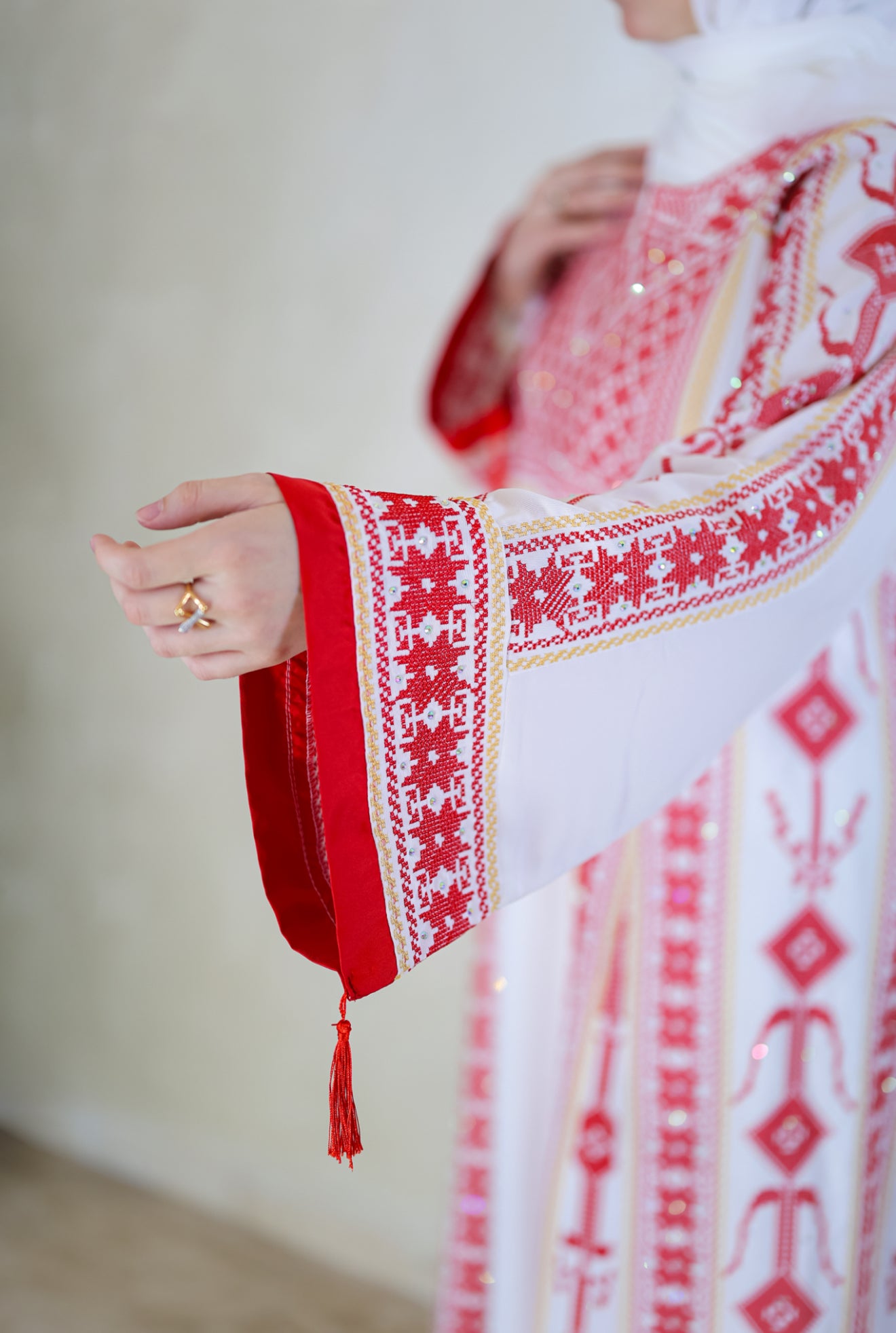 ثوب الوردة – Thobe Al Wardah