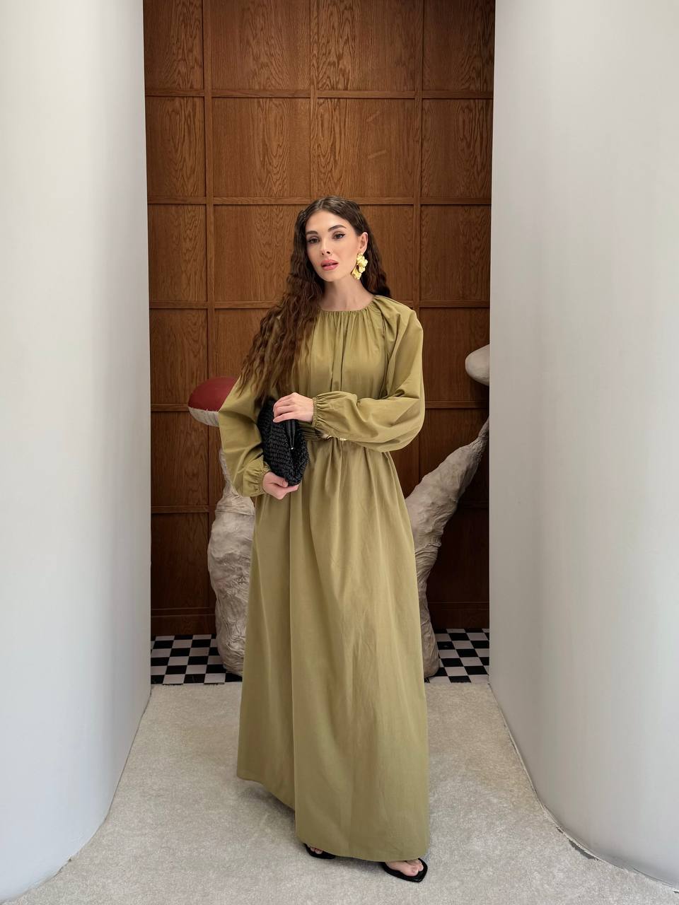 فستان طويل بحزام معدني –  Maxi Dress with  (extra over sized) Gold Buckle Belt