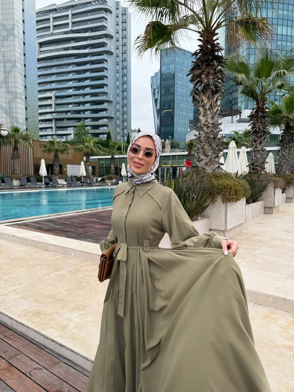 فستان خرااافي 🥺🫰 مبطن ✨ مقاساته ضيقة من عند الصدر / وكلوش من الاخر.