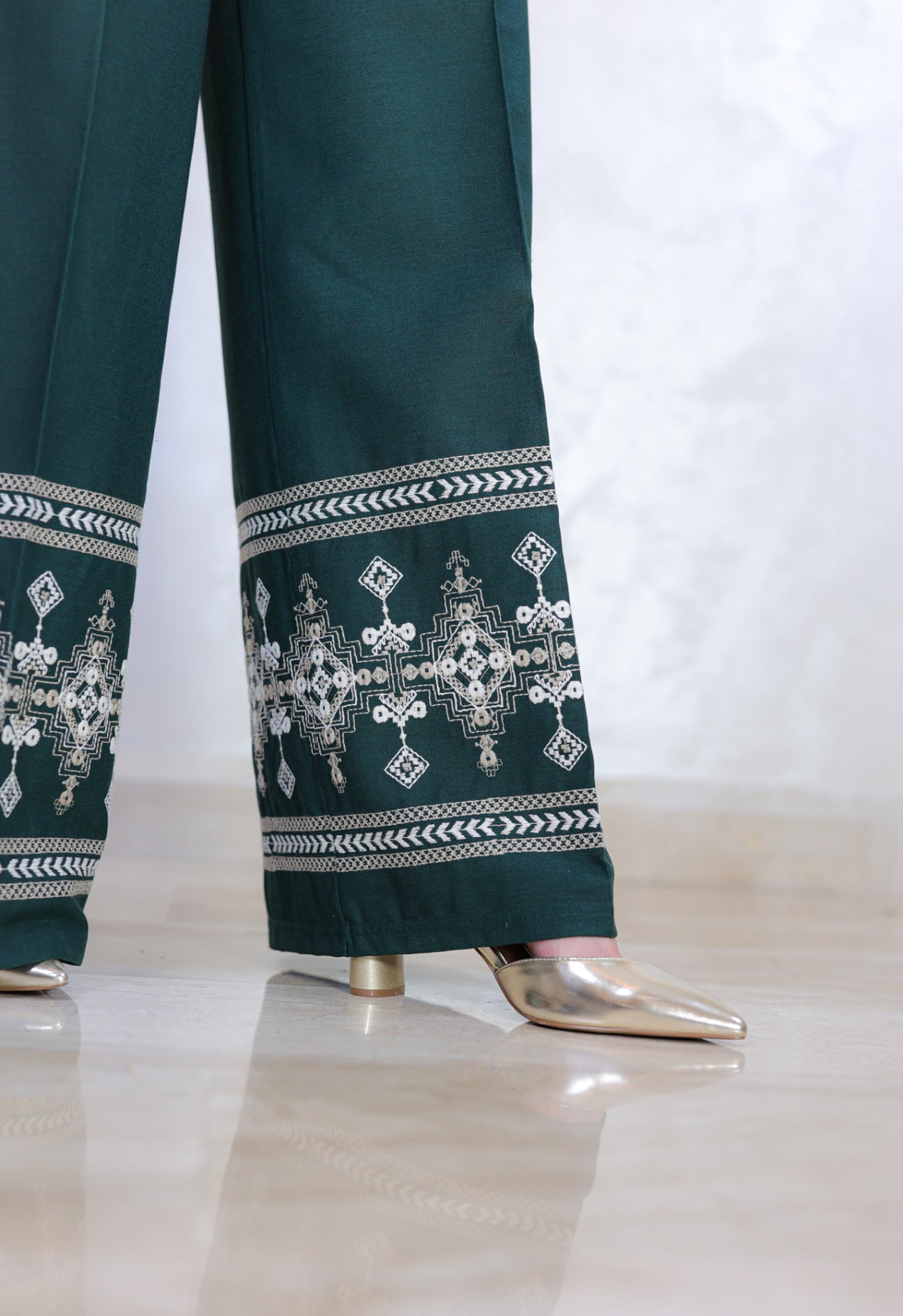 Two-Piece Embroidered Linen Outfit – Autumn طقم قطعتين مطرز (2 COLOURS)