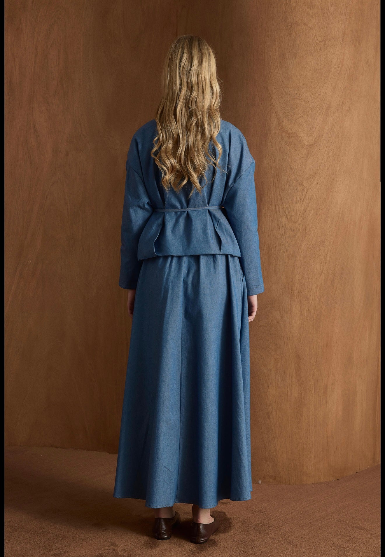 طقم جينز عصري مكوّن من ٣ قطع (تنّورة، جاكيت، وحزام) – Modern Denim Set (Skirt, Jacket & Belt) Padded